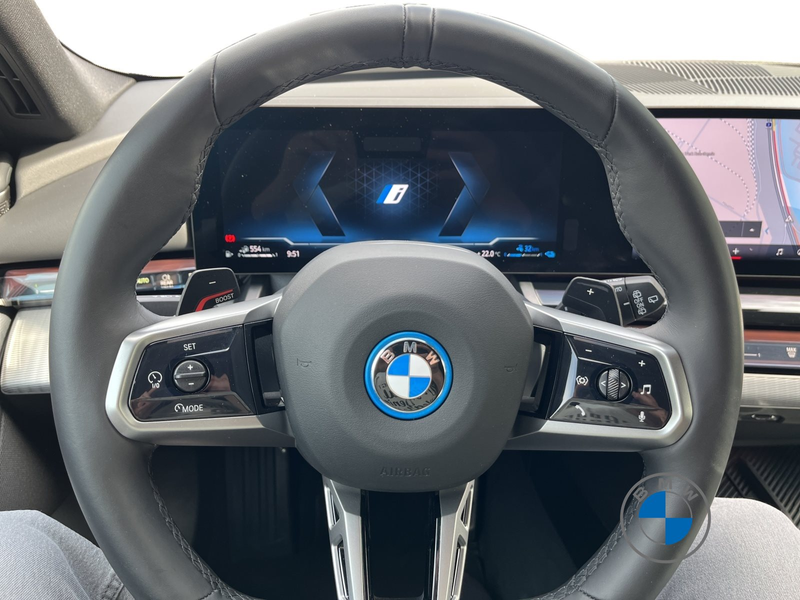 BMW 550 e xDrive Touring M Sport 19" AHK Pano B&W — photo 12