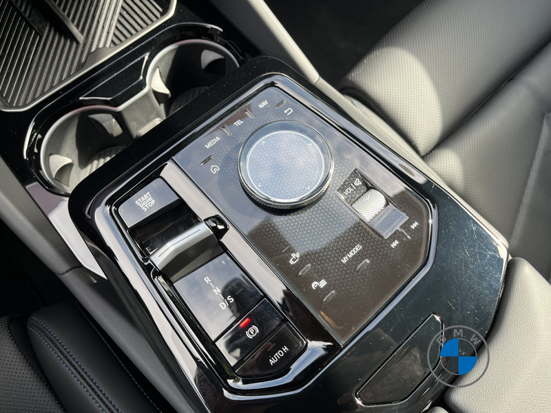 BMW 550 e xDrive Touring M Sport 19" AHK Pano B&W — photo 14