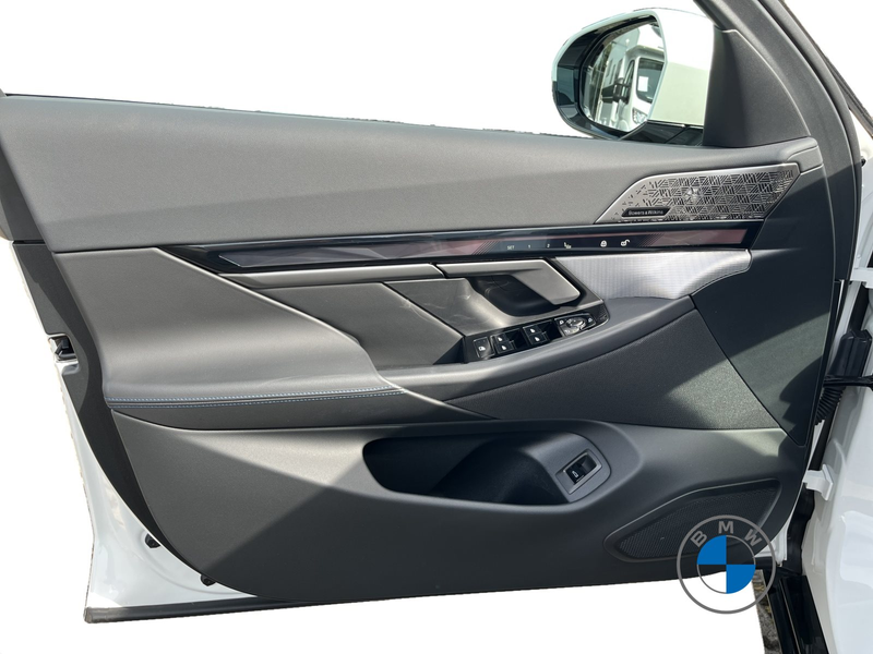 BMW 550 e xDrive Touring M Sport 19" AHK Pano B&W — photo 11