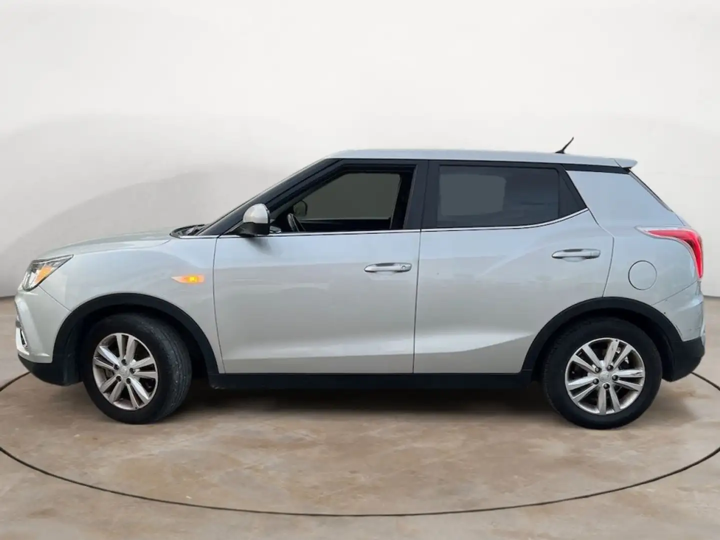 SsangYong Tivoli G16 Limited 4x2 Grau - 2