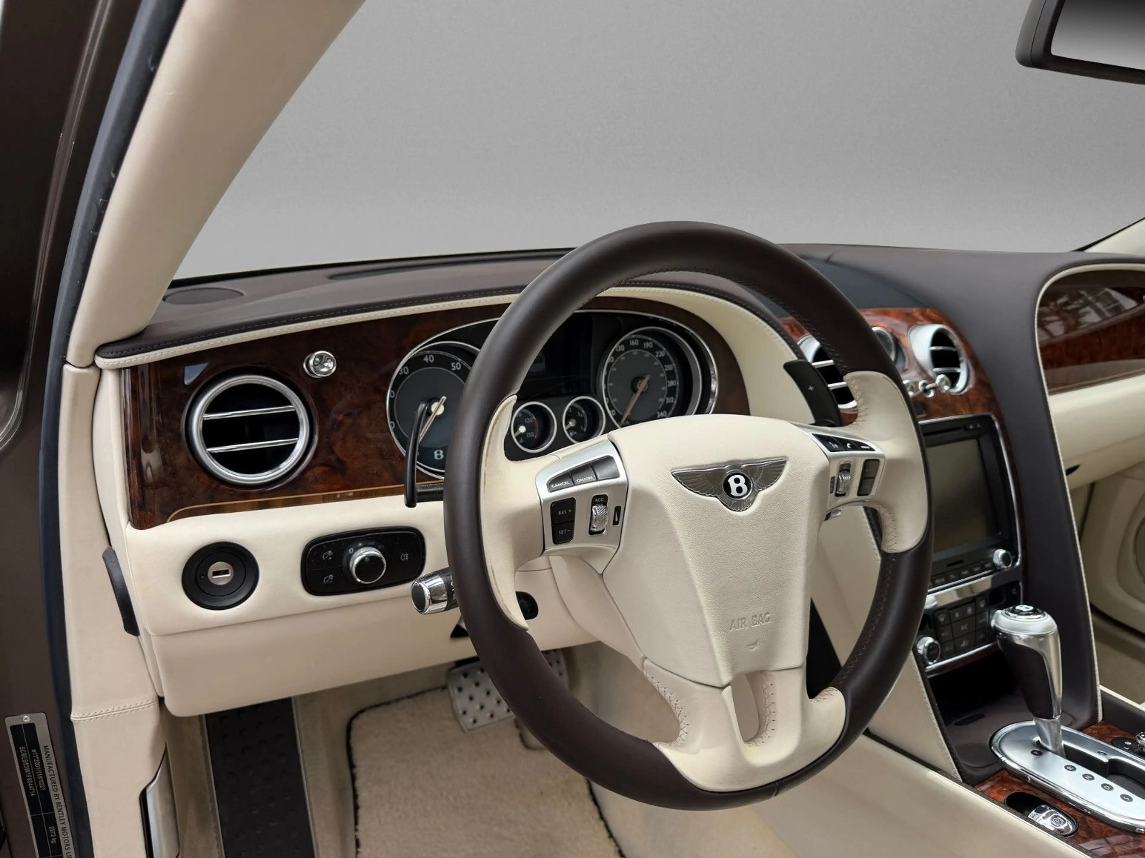 Bentley Flying Spur W12 Mulliner - BENTLEY BERLIN - — photo 11