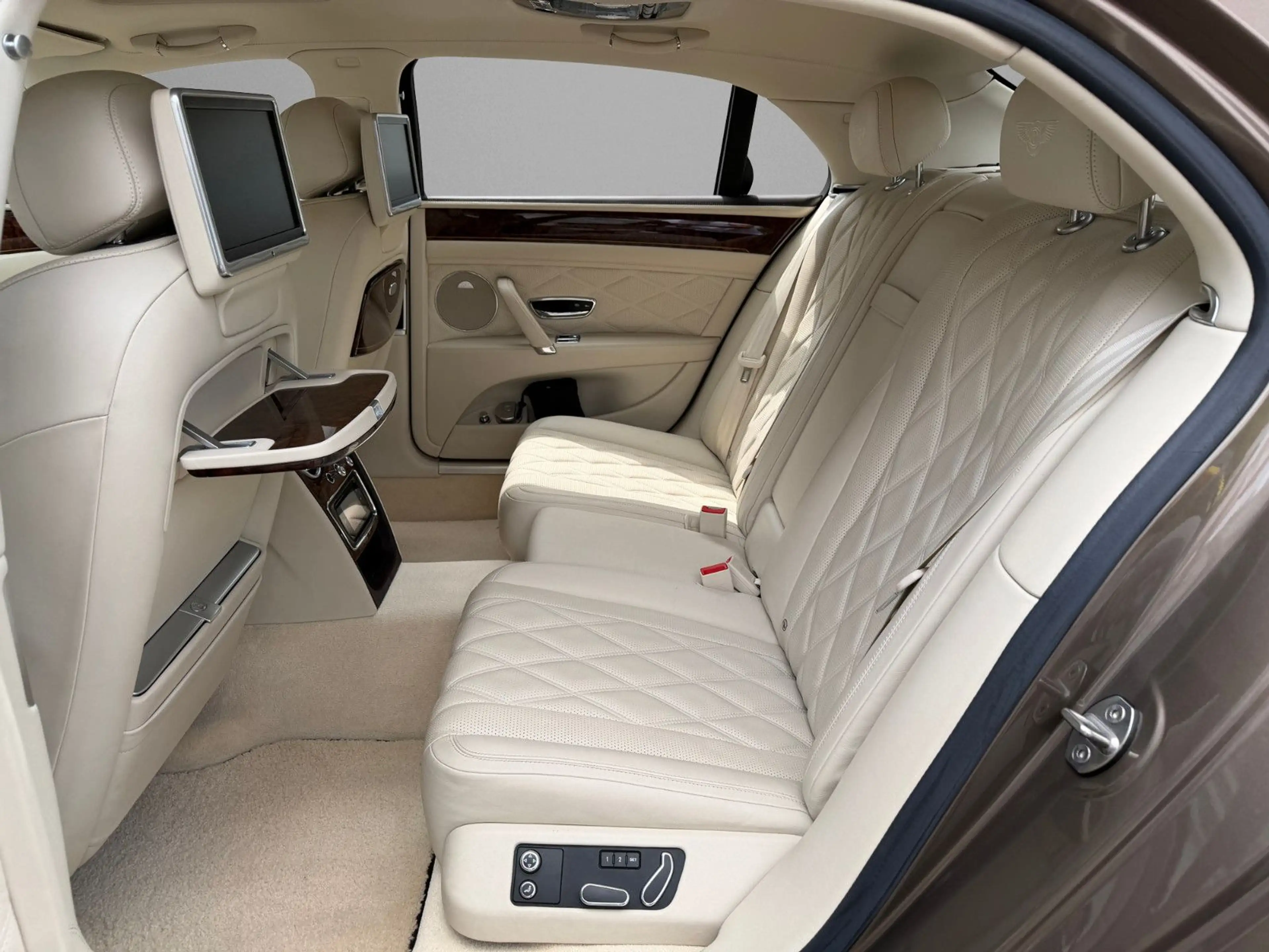 Bentley Flying Spur W12 Mulliner - BENTLEY BERLIN - — photo 13