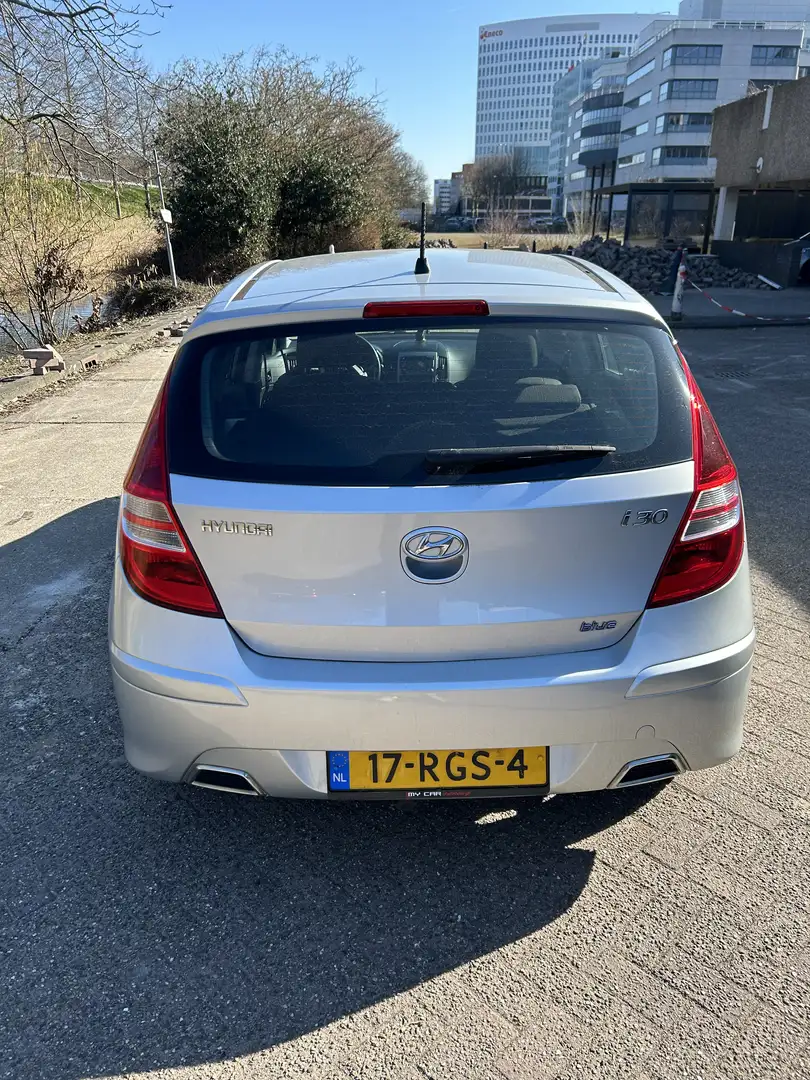 Hyundai i30 1.6 blue Classic Zilver - 2