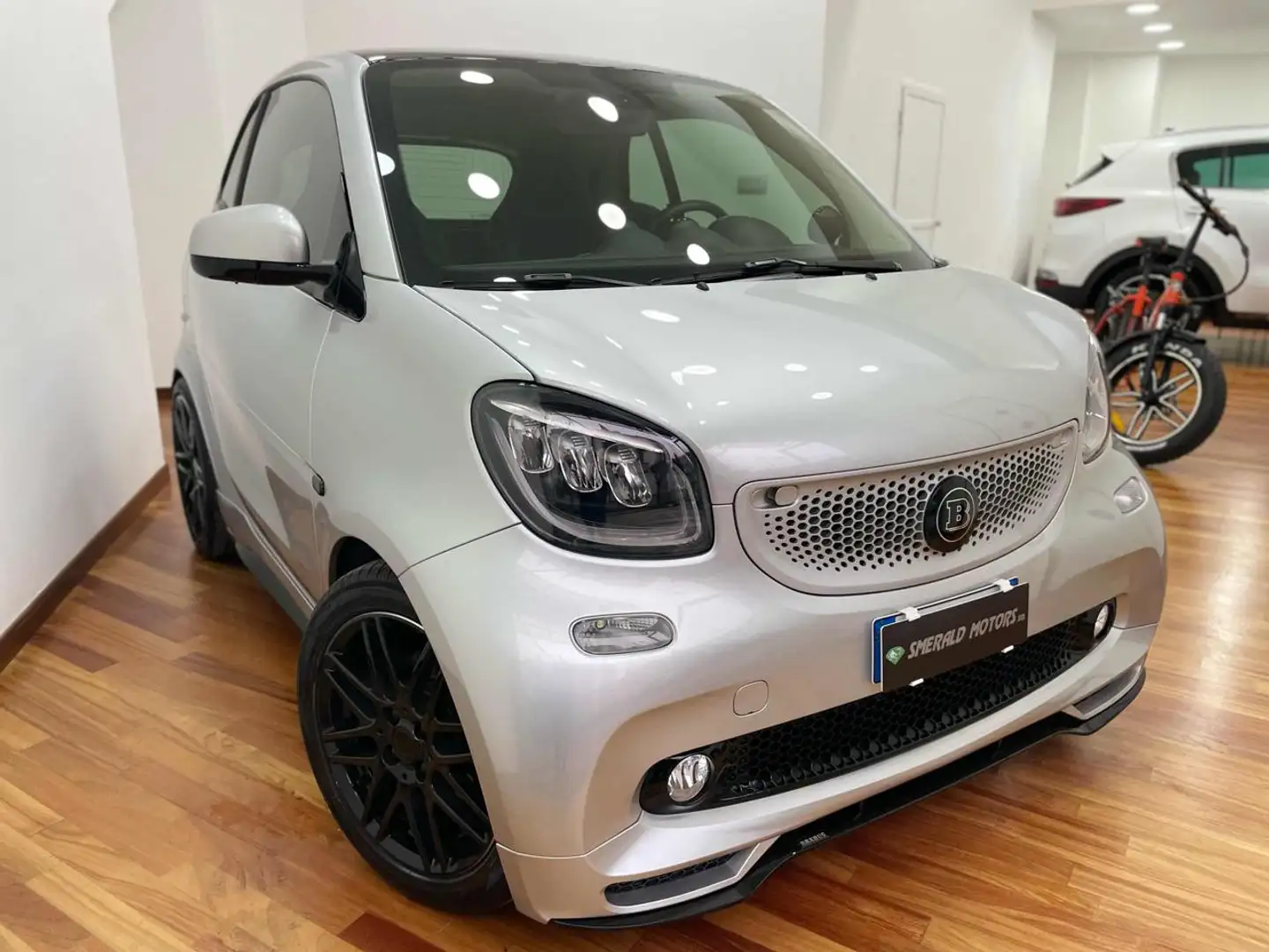 smart forTwo BRABUS 0.9 Turbo twinamic Xclusive KIT 125R Zilver - 1