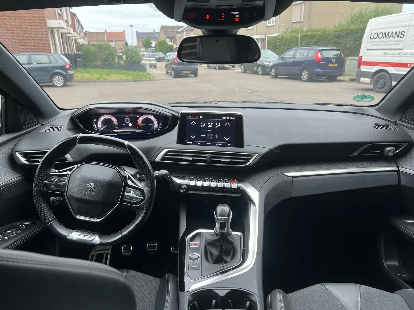 Peugeot 3008 1.2 PureTech GT Line Zwart - 1