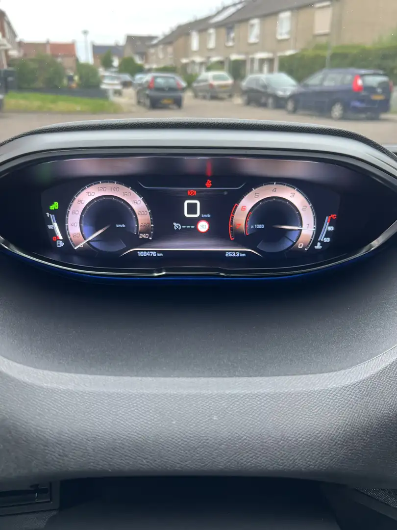 Peugeot 3008 1.2 PureTech GT Line Zwart - 2