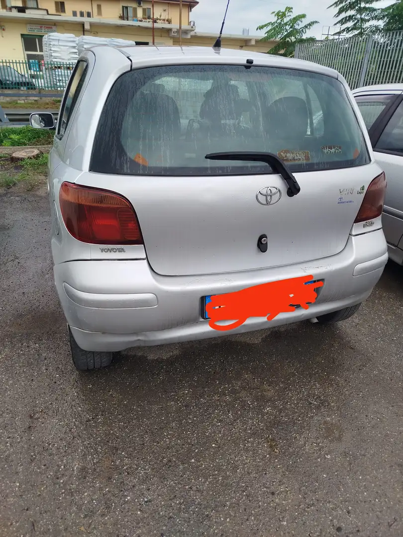 Toyota Yaris Yaris 5p 1.4 d-4d Sol Argento - 1