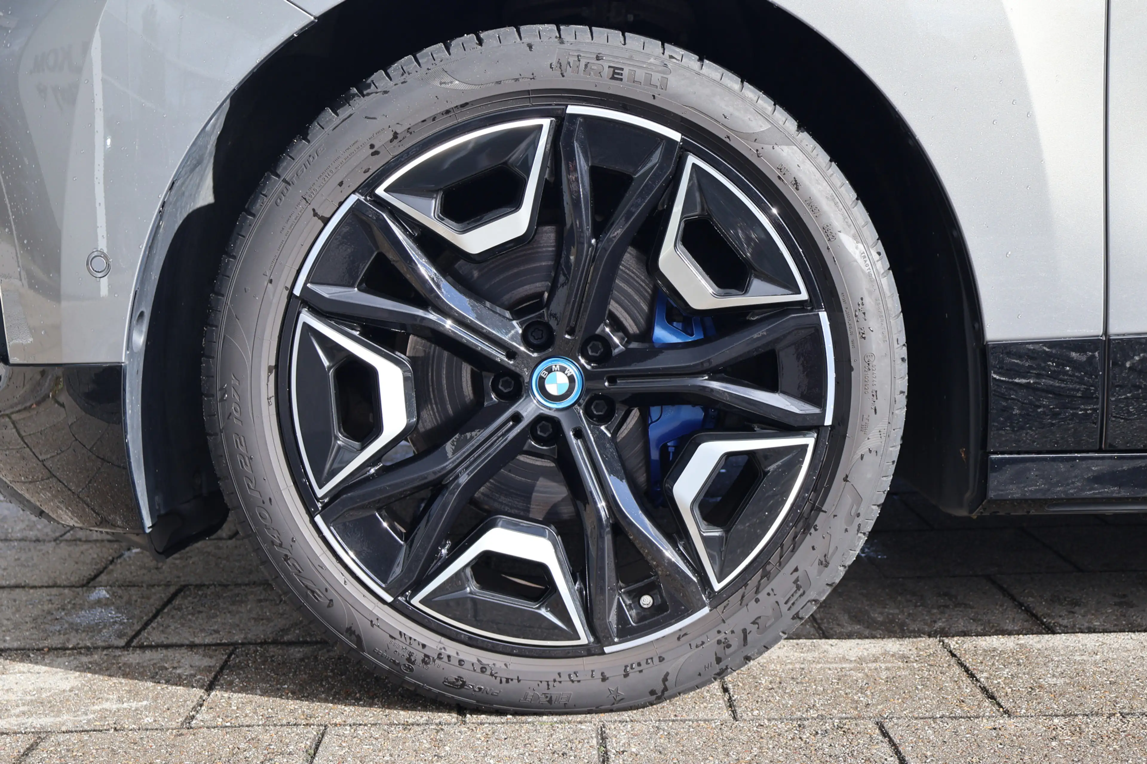 BMW iX xDrive40 / Sportpakket / Panoramadak Sky Lounge / — photo 14
