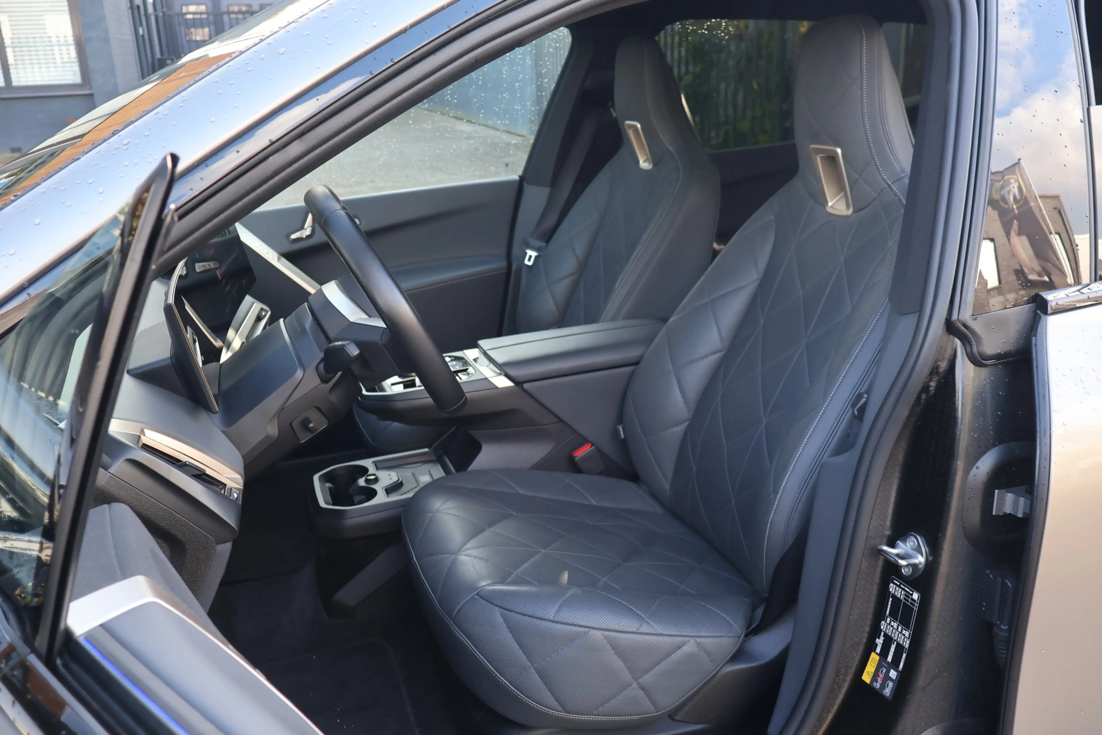 BMW iX xDrive40 / Sportpakket / Panoramadak Sky Lounge / — photo 4