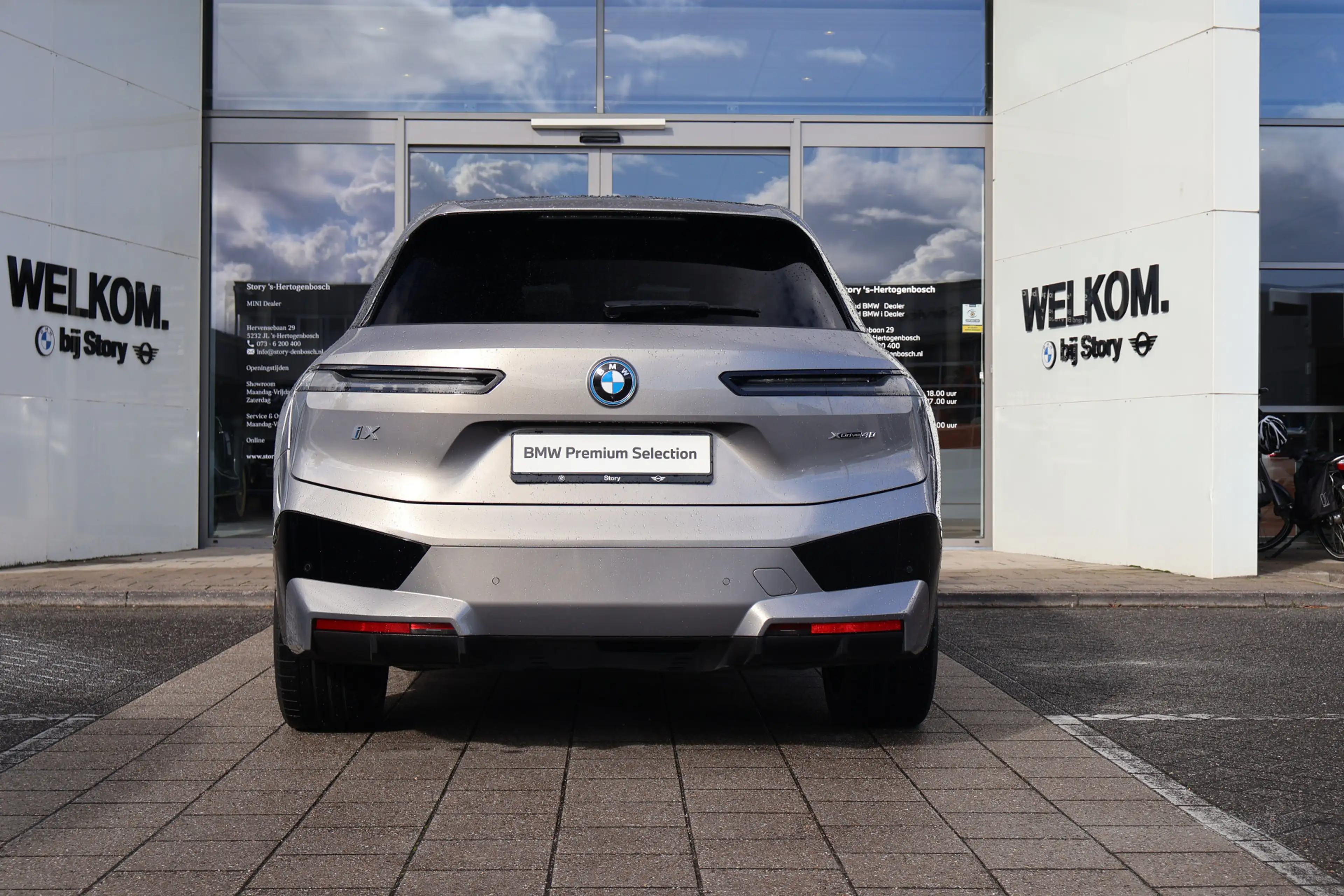 BMW iX xDrive40 / Sportpakket / Panoramadak Sky Lounge / — photo 11