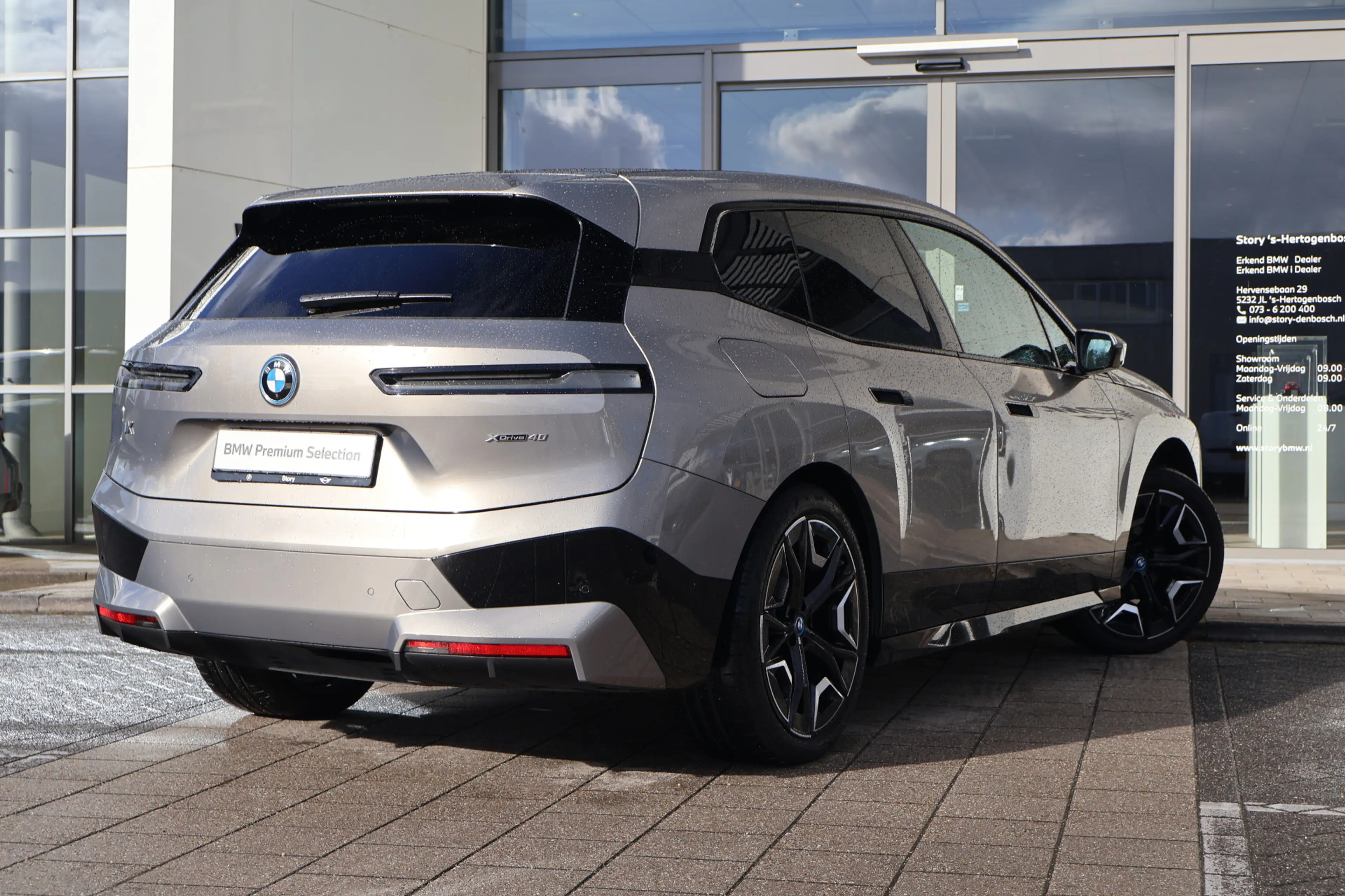 BMW iX xDrive40 / Sportpakket / Panoramadak Sky Lounge / — photo 12
