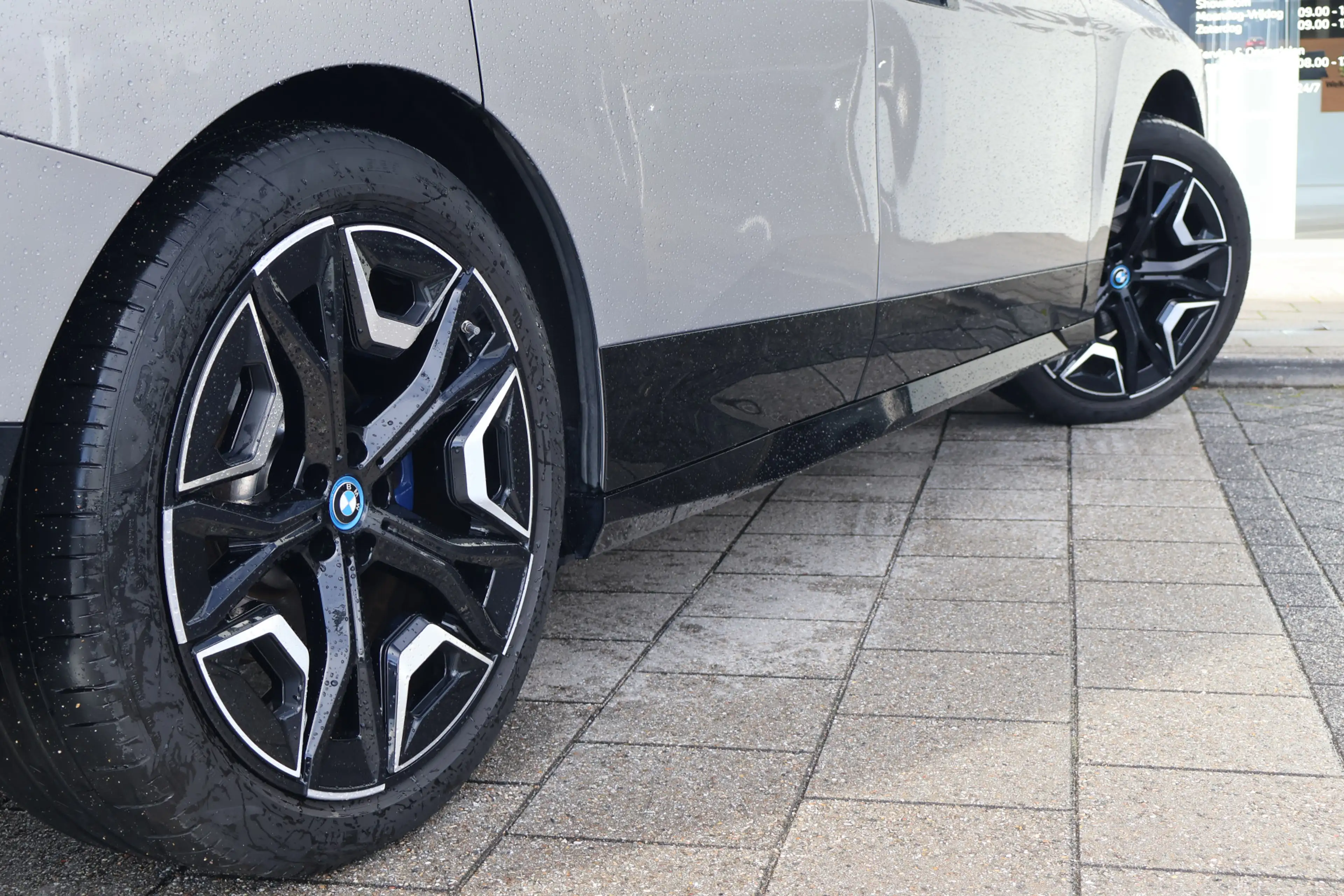 BMW iX xDrive40 / Sportpakket / Panoramadak Sky Lounge / — photo 13