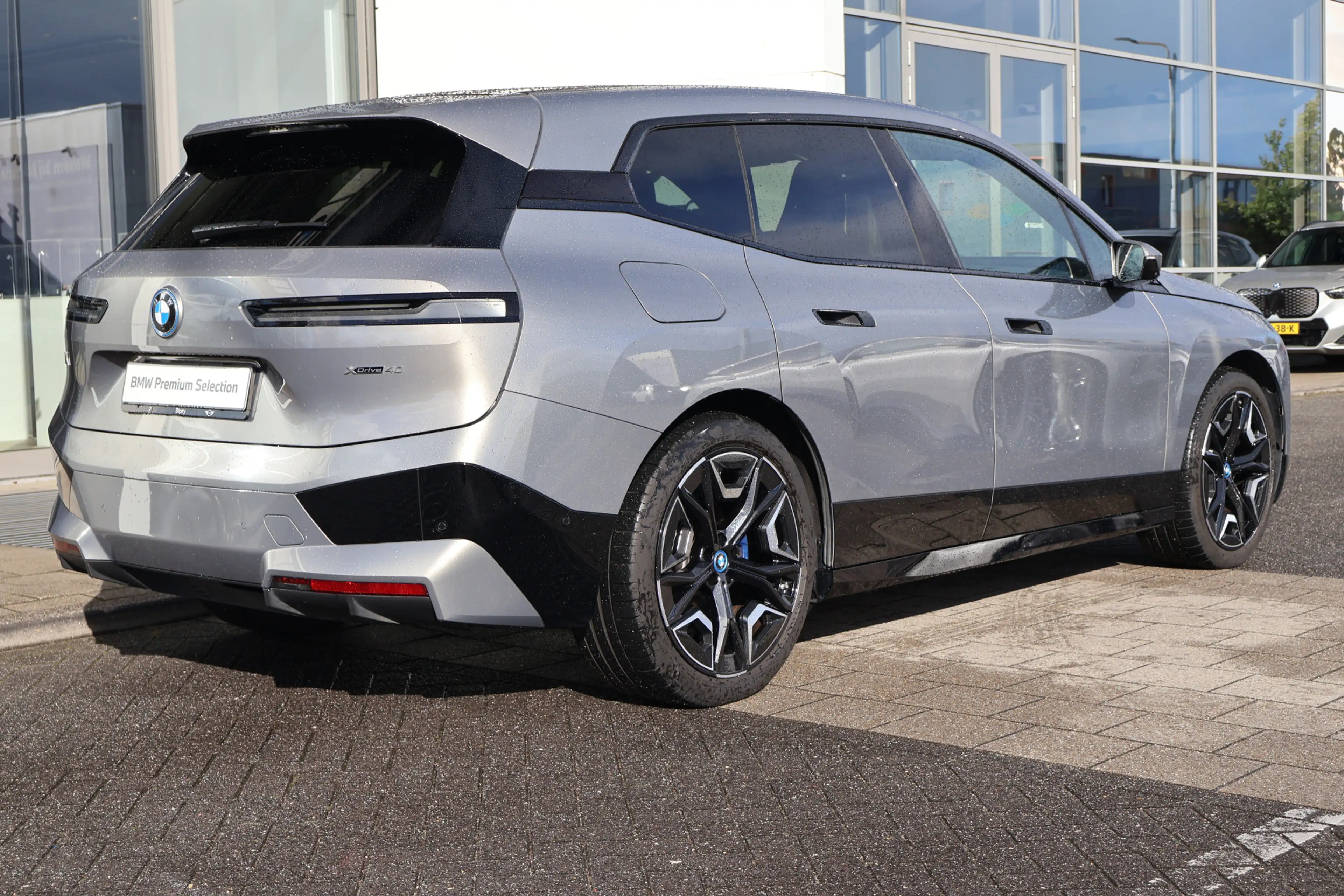 BMW iX xDrive40 / Sportpakket / Panoramadak Sky Lounge / — photo 9