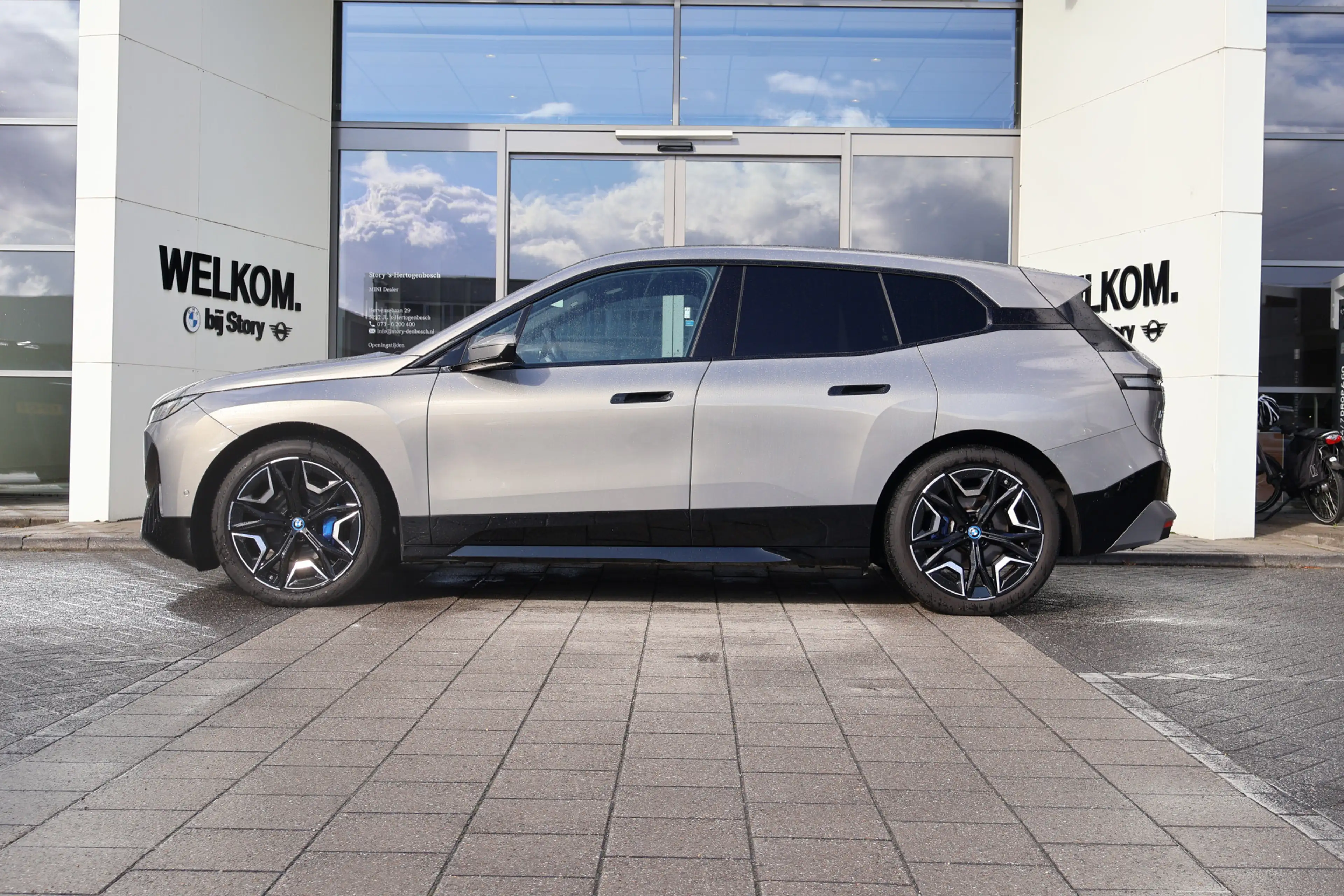 BMW iX xDrive40 / Sportpakket / Panoramadak Sky Lounge / — photo 7