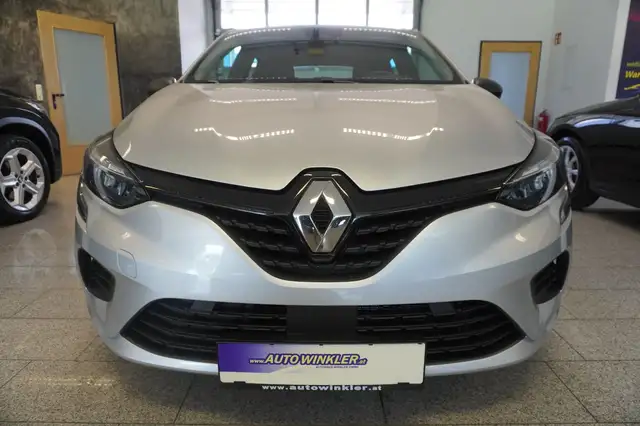 Renault Clio view 2