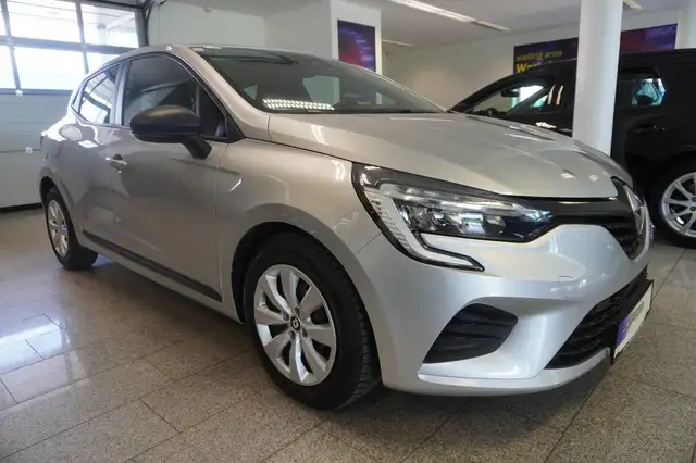 Renault Clio view 3