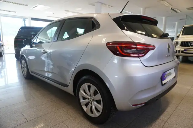 Renault Clio view 4