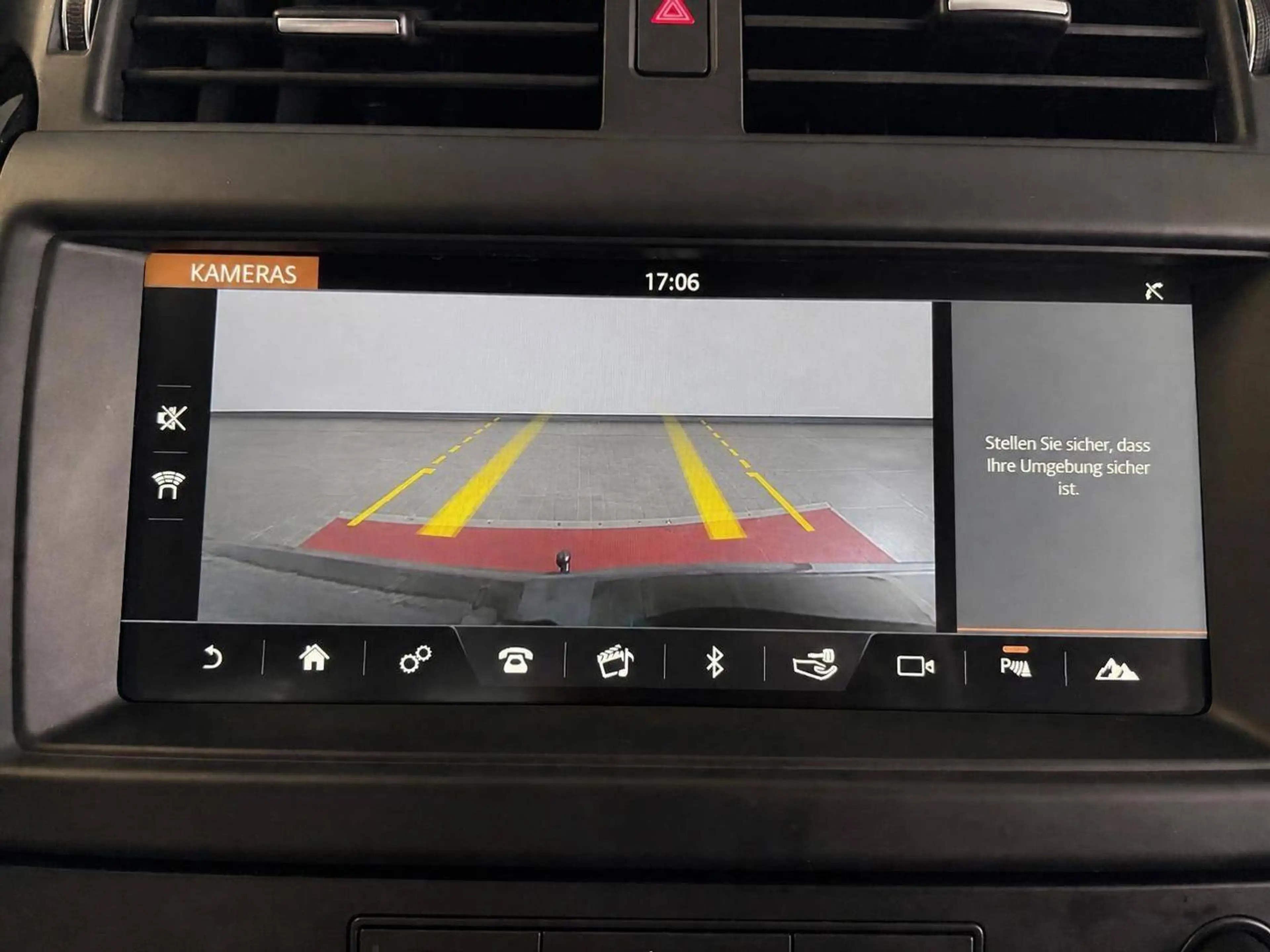 Land Rover Discovery S SD4 — photo 15