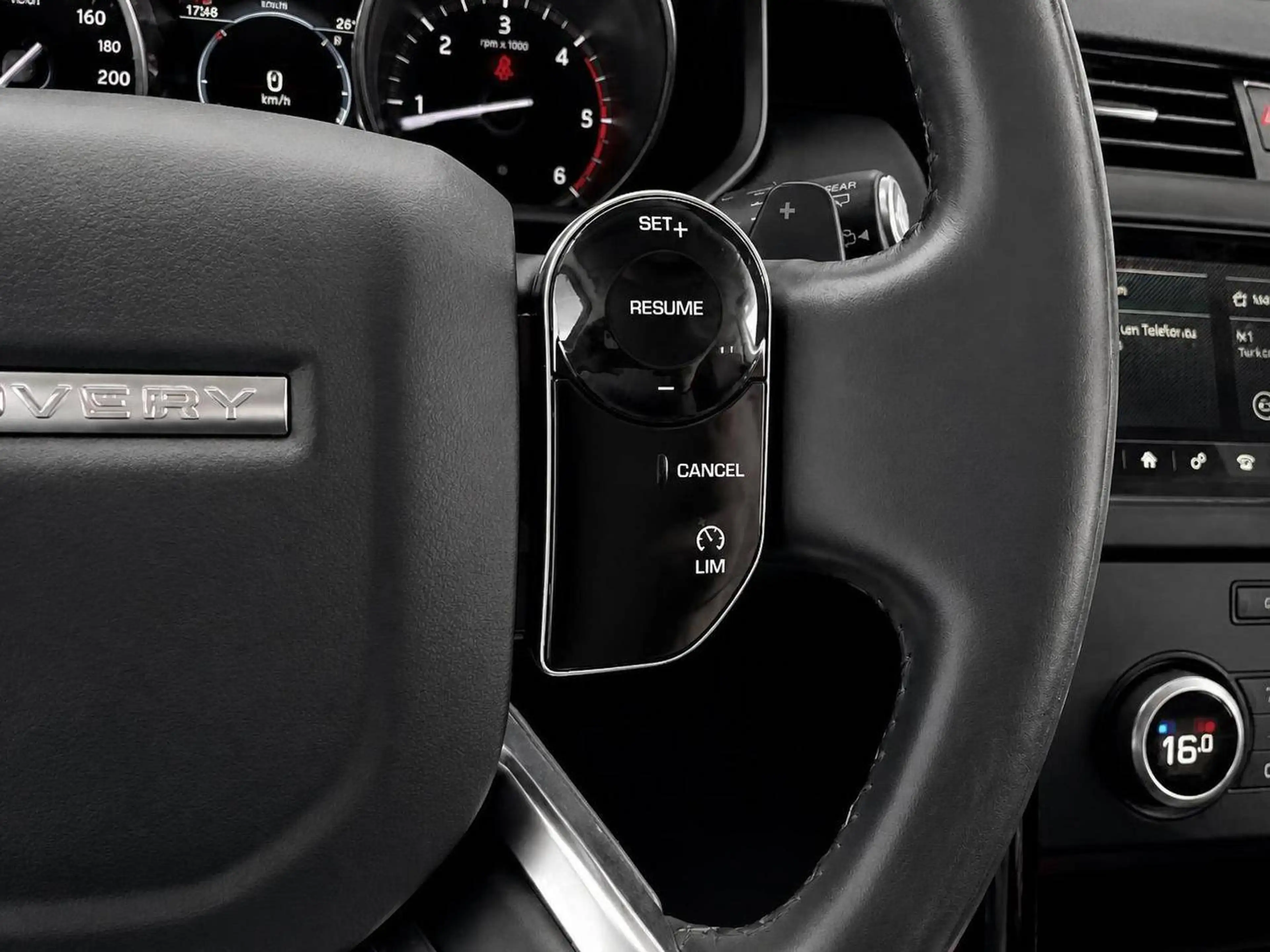 Land Rover Discovery S SD4 — photo 13