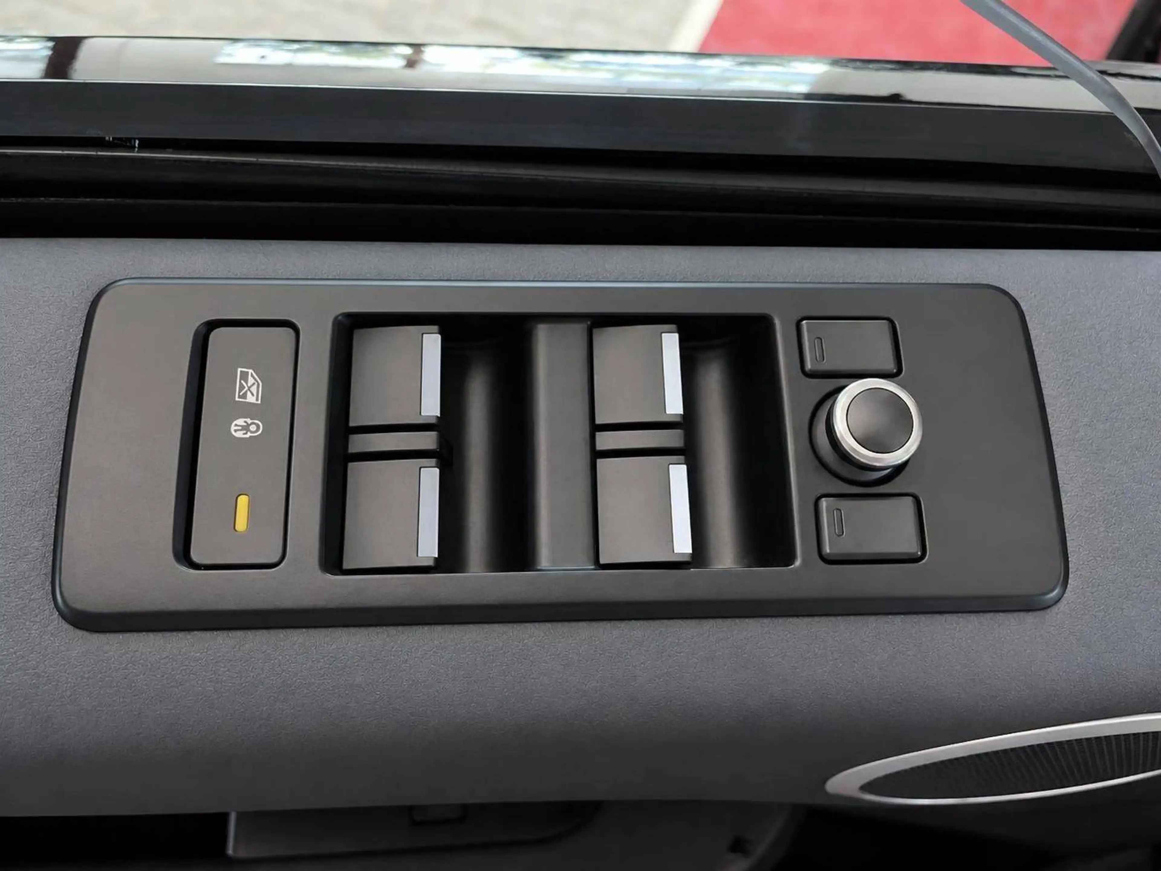 Land Rover Discovery S SD4 — photo 8