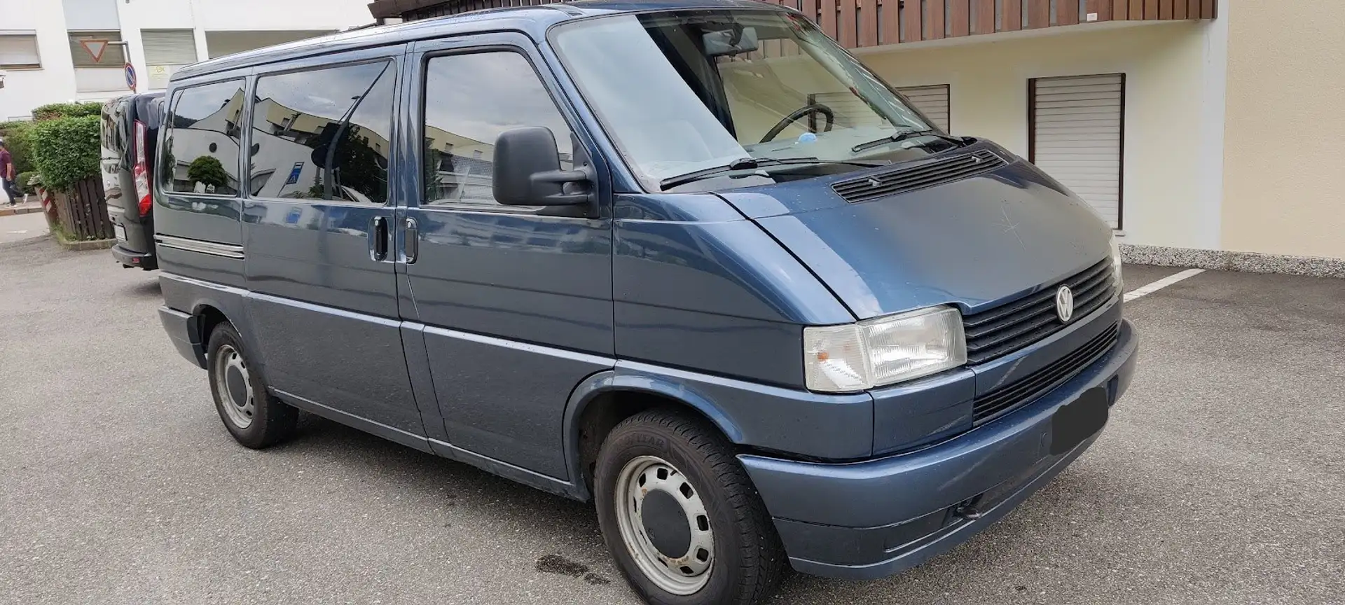 Volkswagen T4 Caravelle 2.4L Syncro - 1