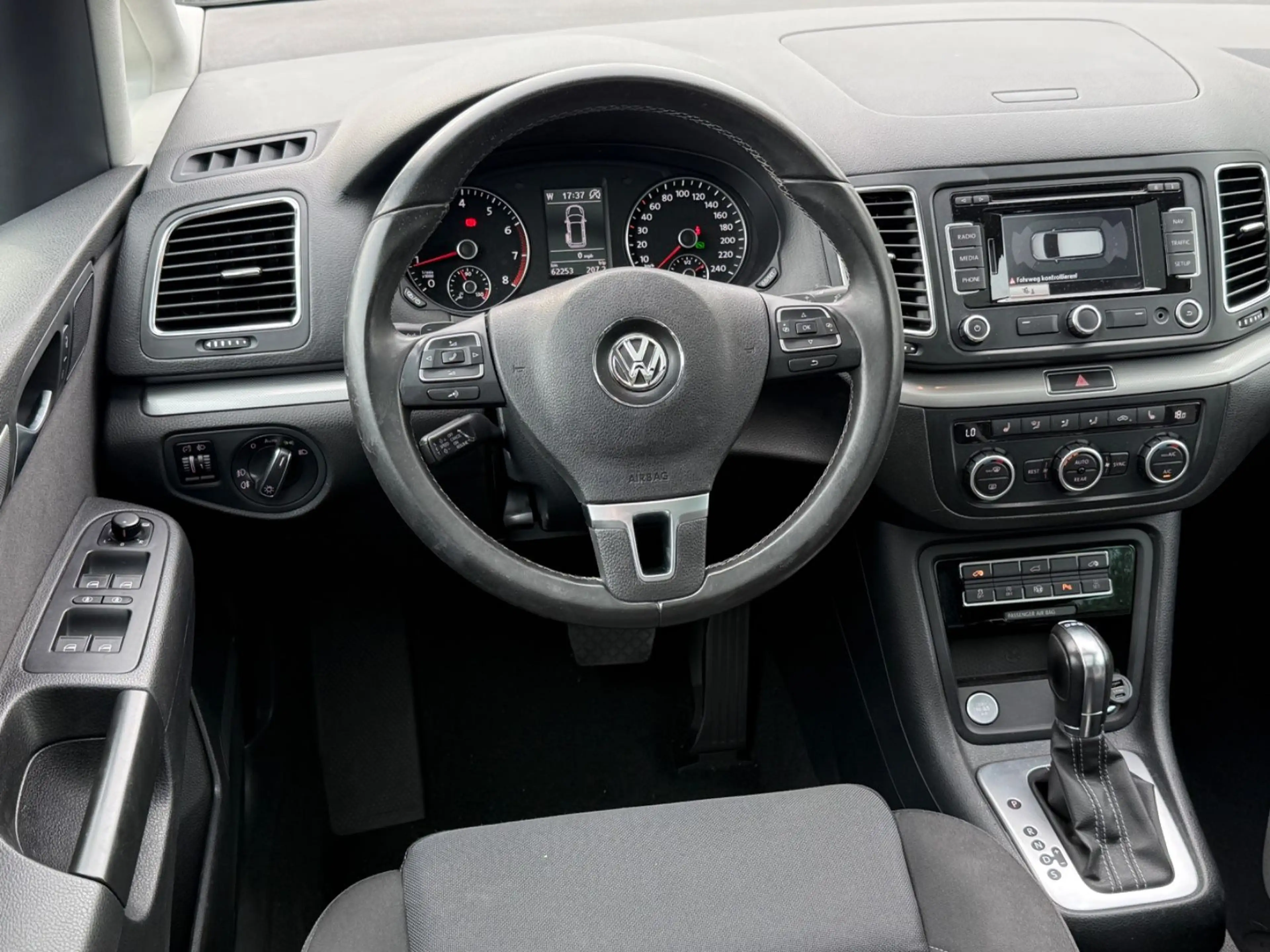 Volkswagen Sharan Comfortline*1.4L*AMBIENT*PANO*7SITZER*RFK — photo 8