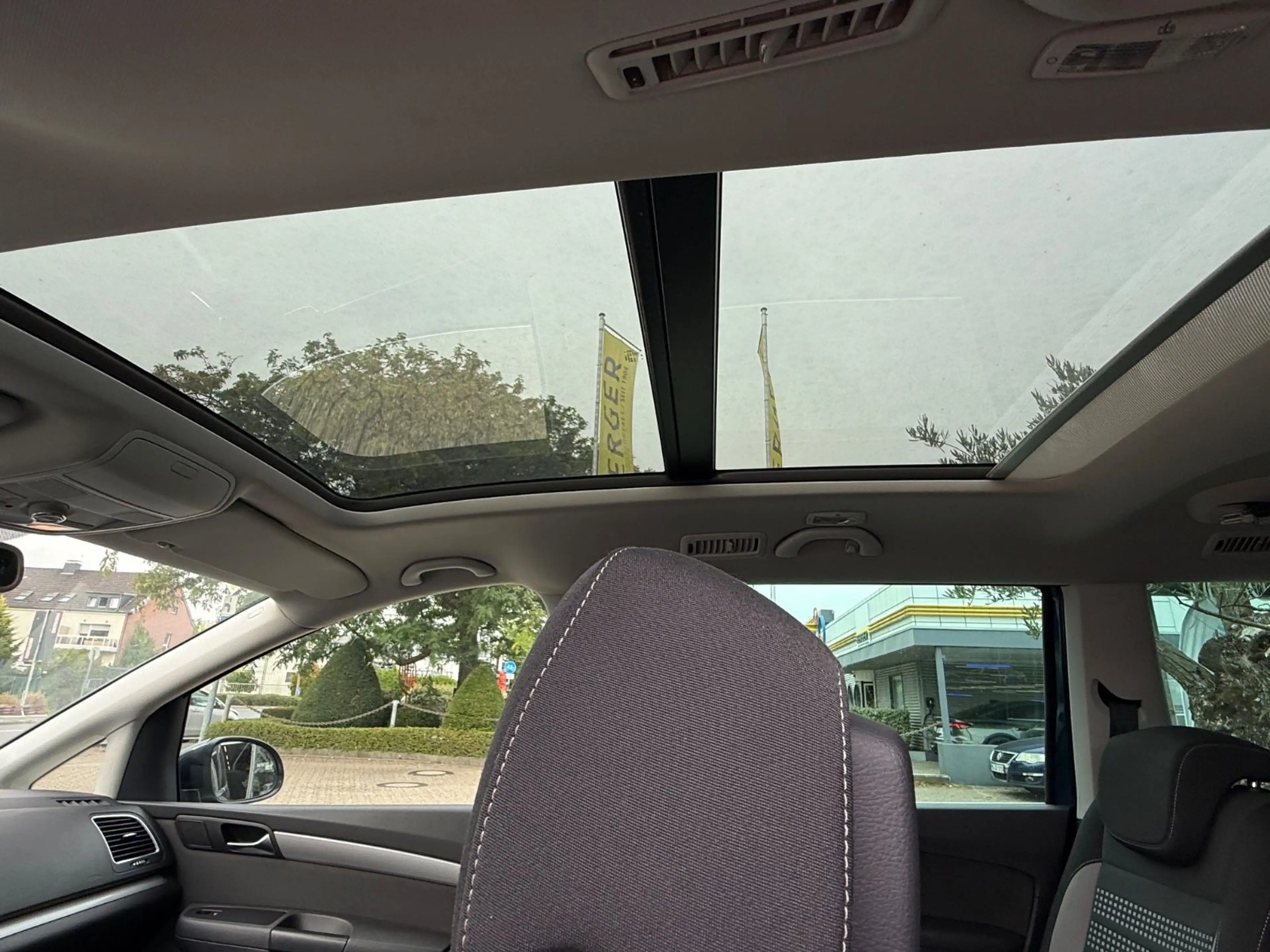 Volkswagen Sharan Comfortline*1.4L*AMBIENT*PANO*7SITZER*RFK — photo 7