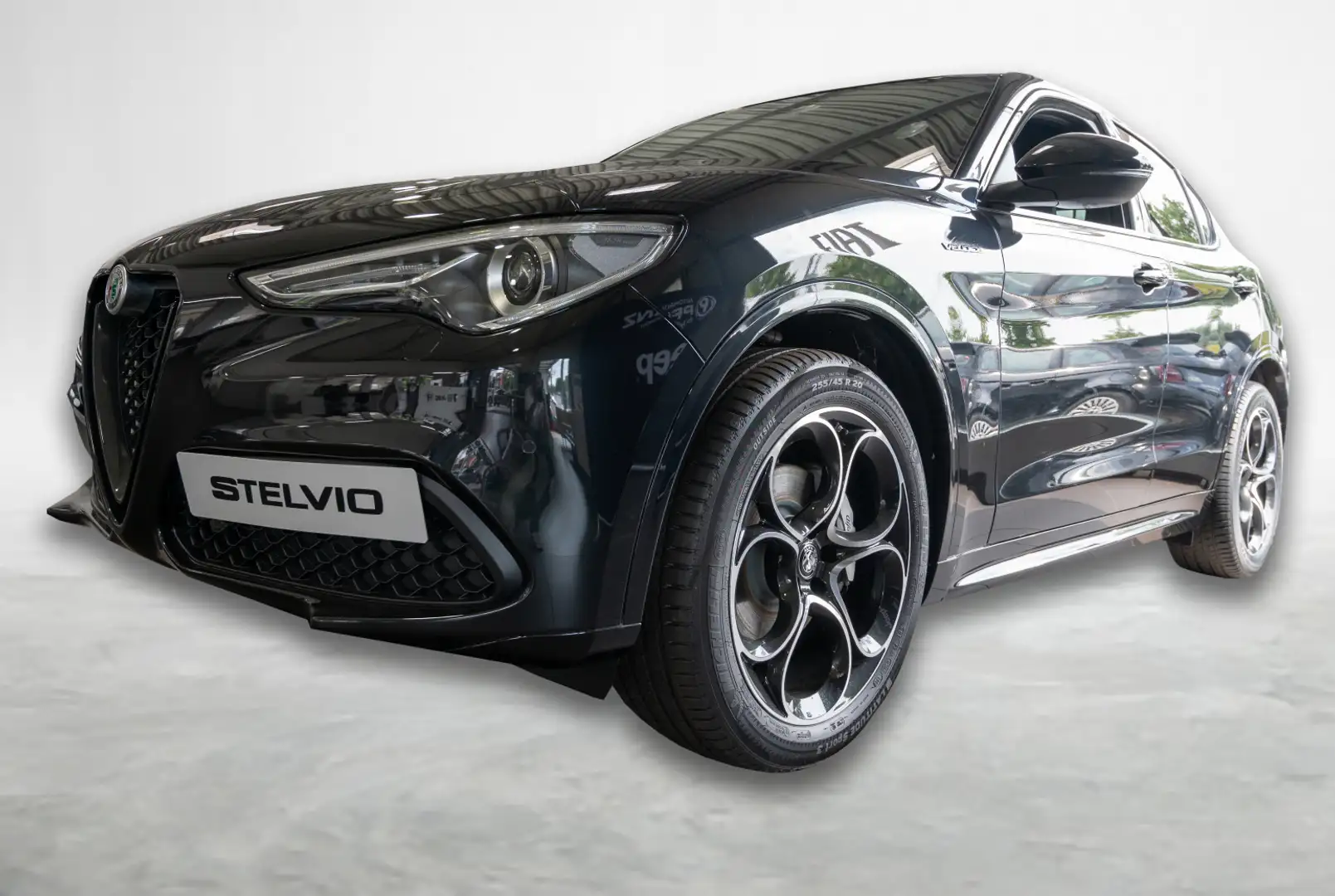 Alfa Romeo Stelvio Veloce 2.0 Turbo 280 PS *AKTION* Černá - 1