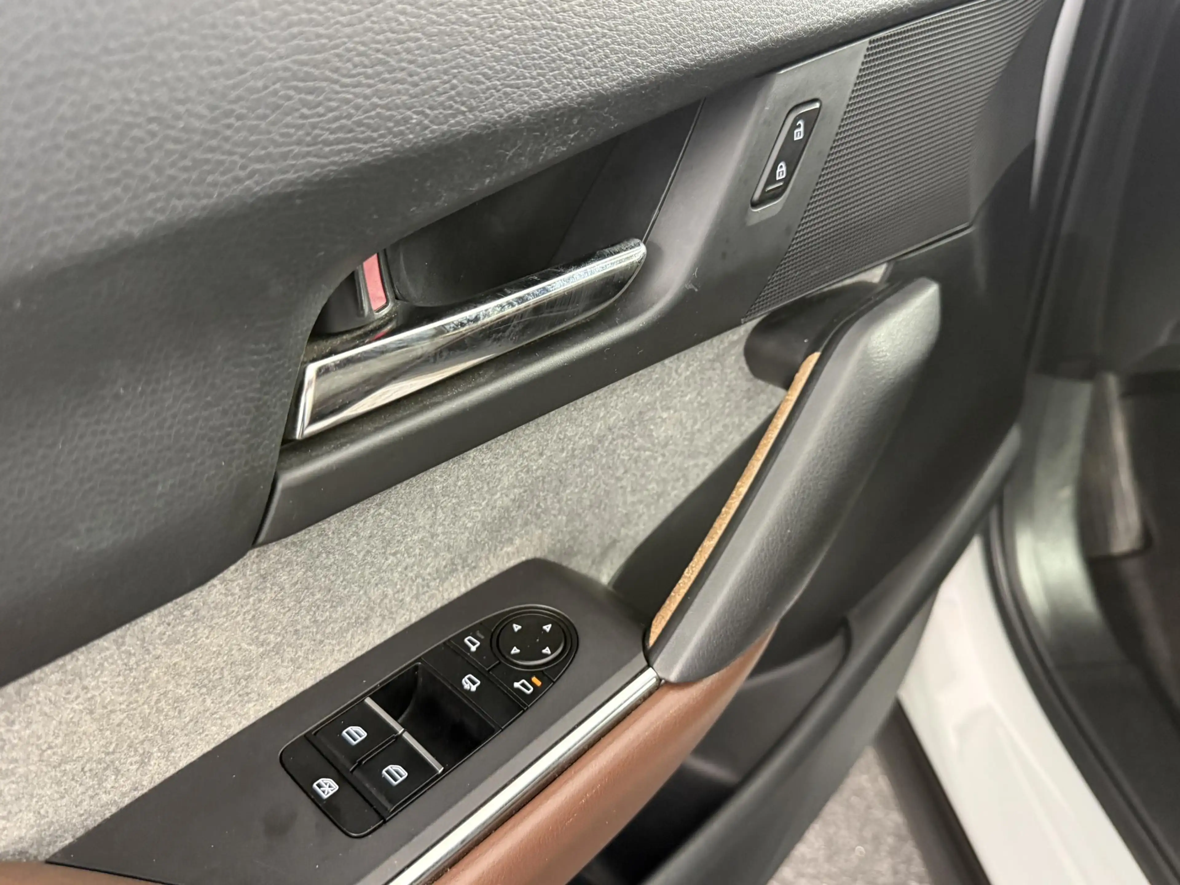 Mazda MX-30 e-SkyActiv 145 First Edition 36 kWh / 100% Electri — photo 22