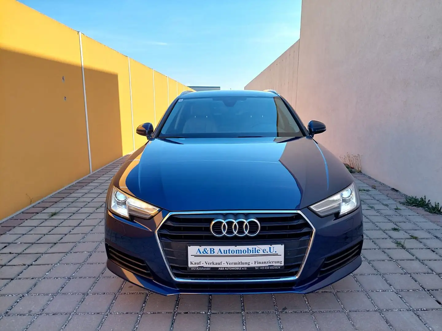 Audi A4 2,0 TDI Design S-tronic Blau - 2