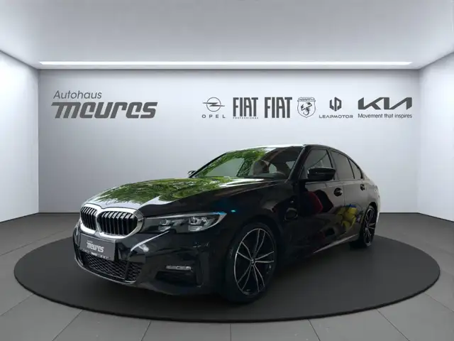 BMW 320 i M Sport LIM. NAVI KAMERA ALCANTARA AMBIENTE SHZ