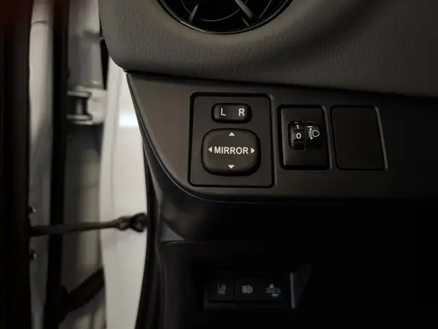 Toyota Yaris view 12