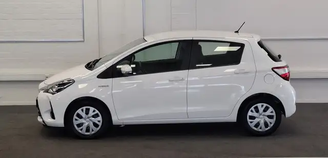 Toyota Yaris view 4
