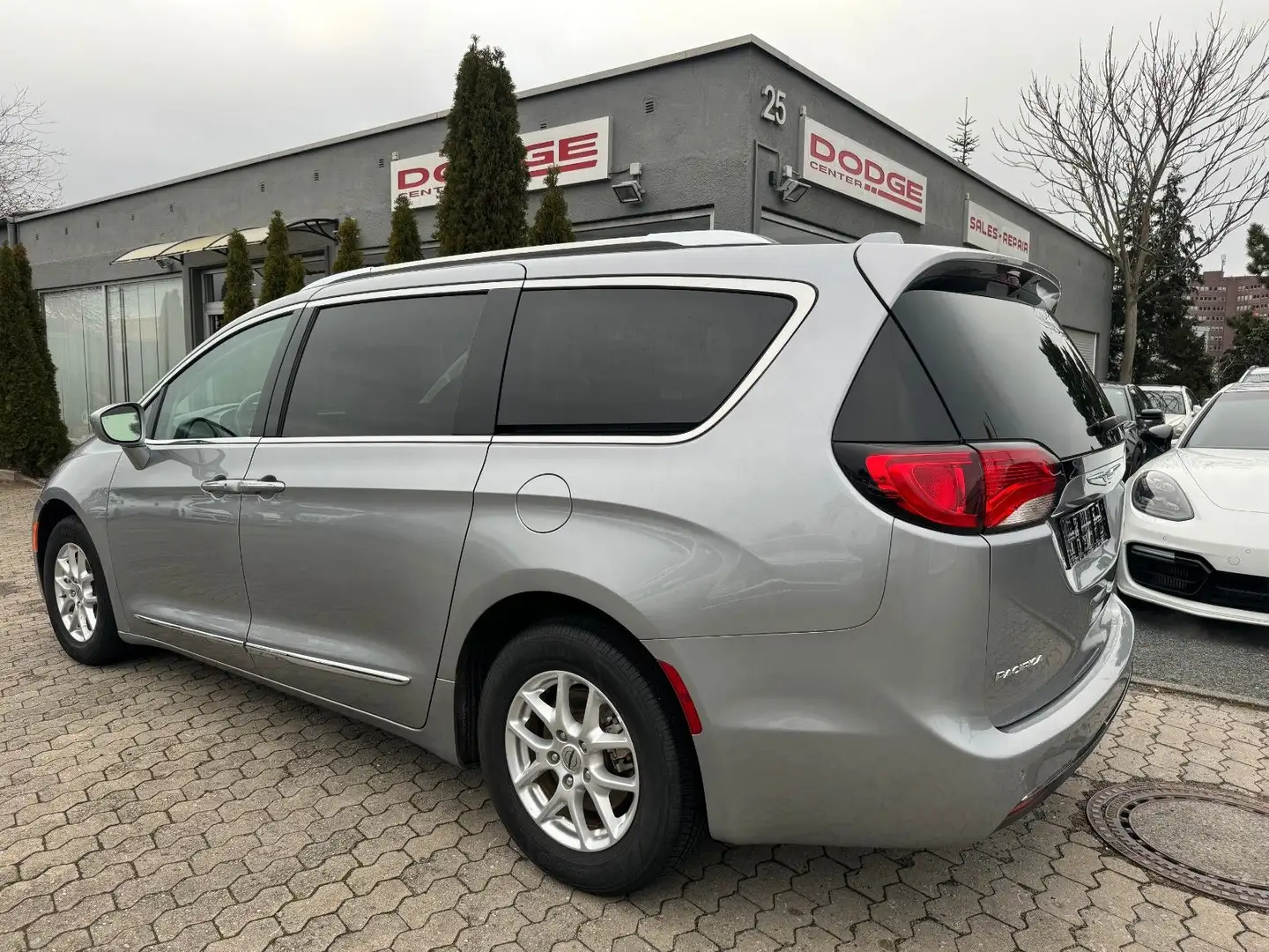 Chrysler Pacifica 3,6L Stow N Go SHZ/LHZ/Leder Gümüş rengi - 2