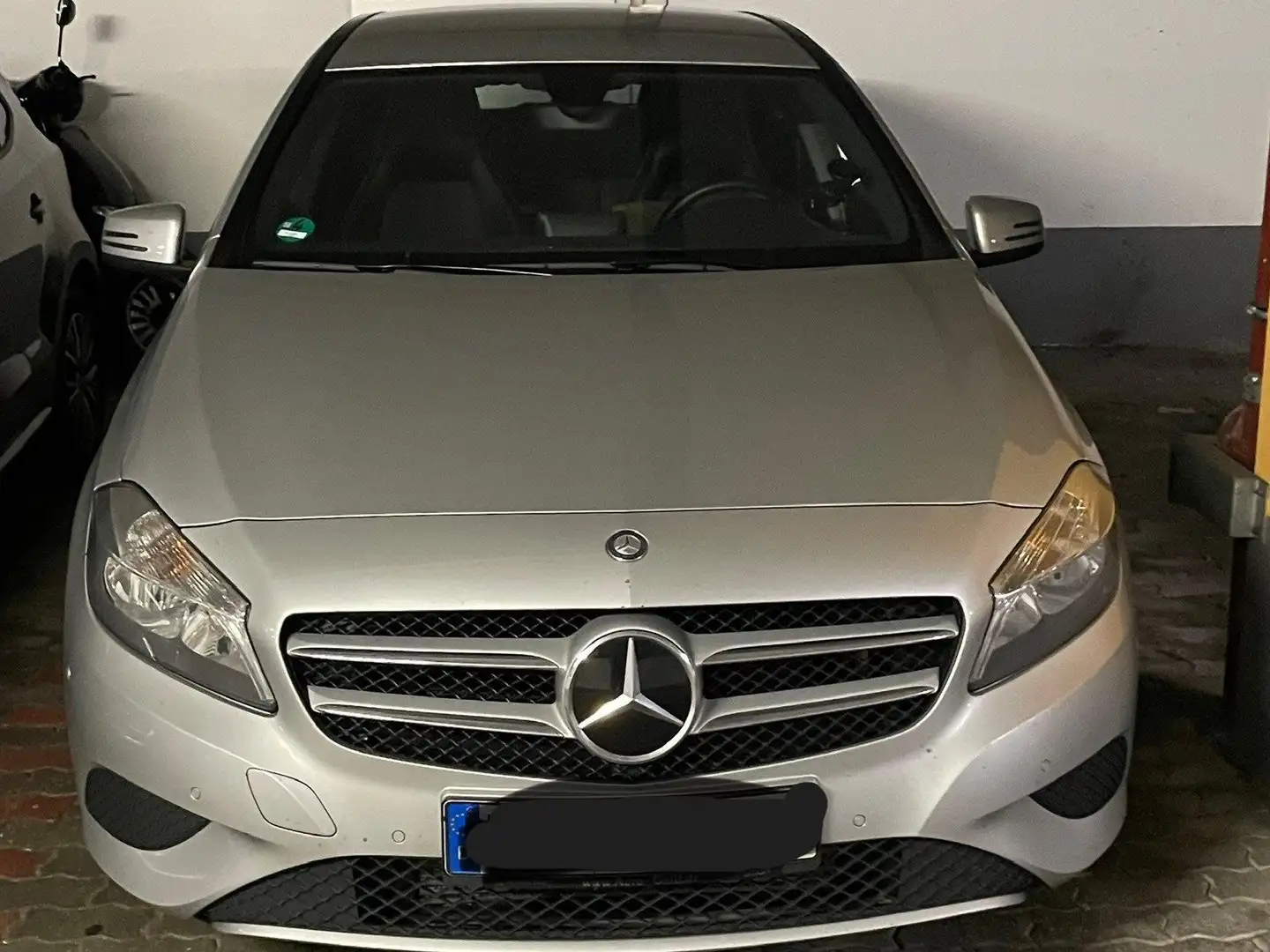 Mercedes-Benz A 180 A 180 (BlueEFFICIENCY) 7G-DCT Silber - 2