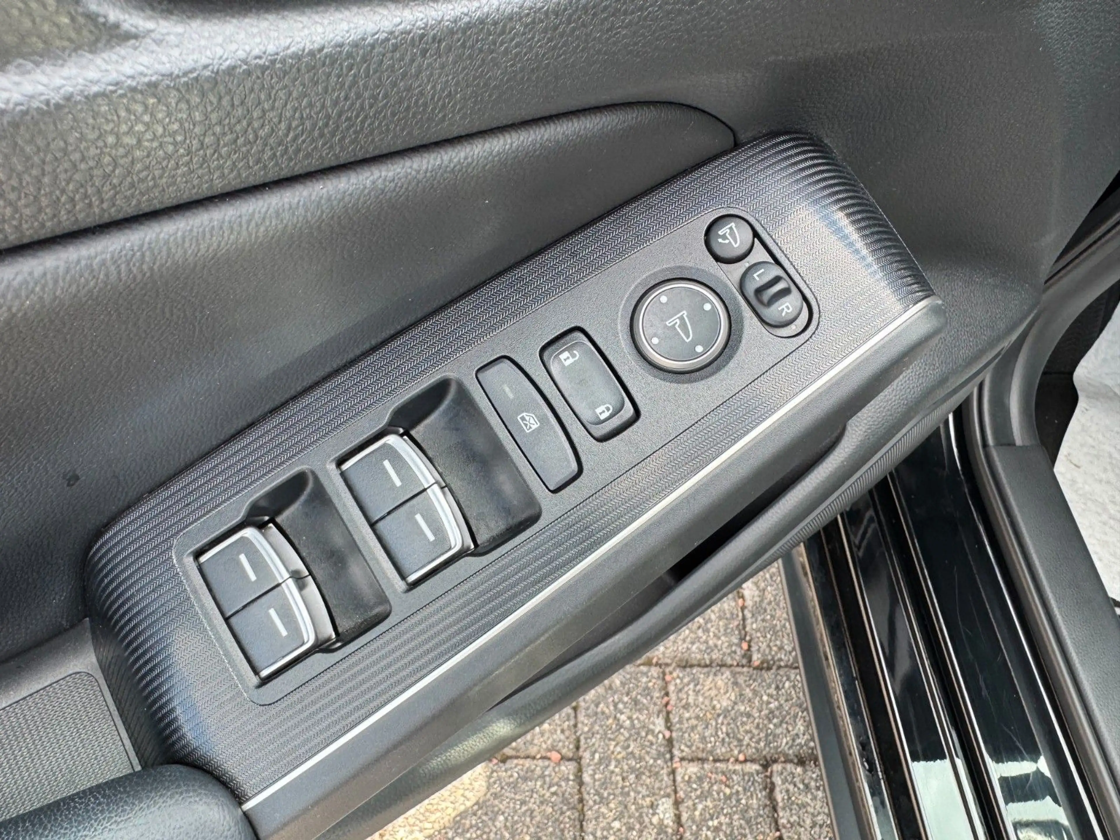 Honda Civic e:HEV 2.0 i-MMD Hybrid Advance — photo 14