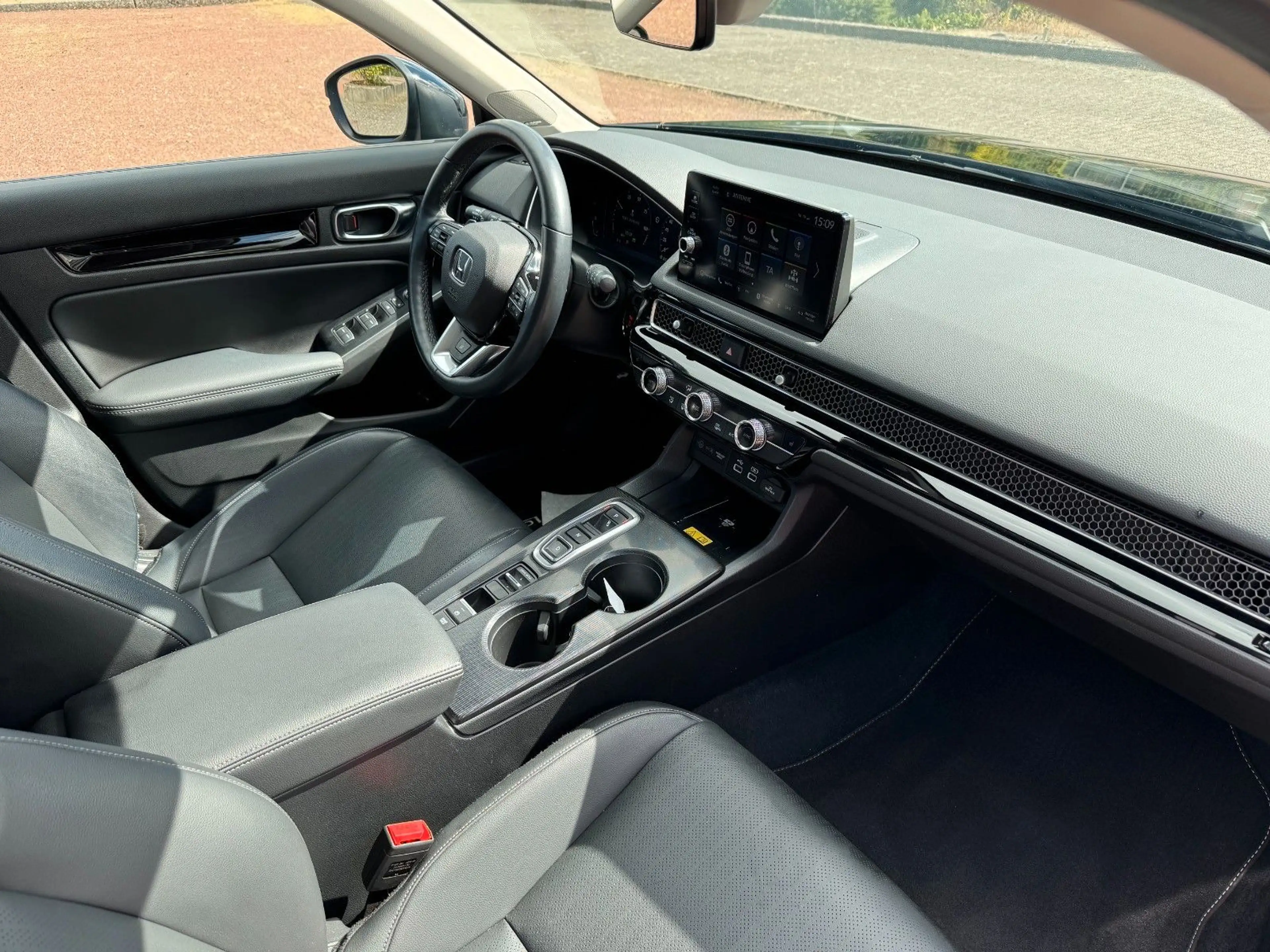 Honda Civic e:HEV 2.0 i-MMD Hybrid Advance — photo 10