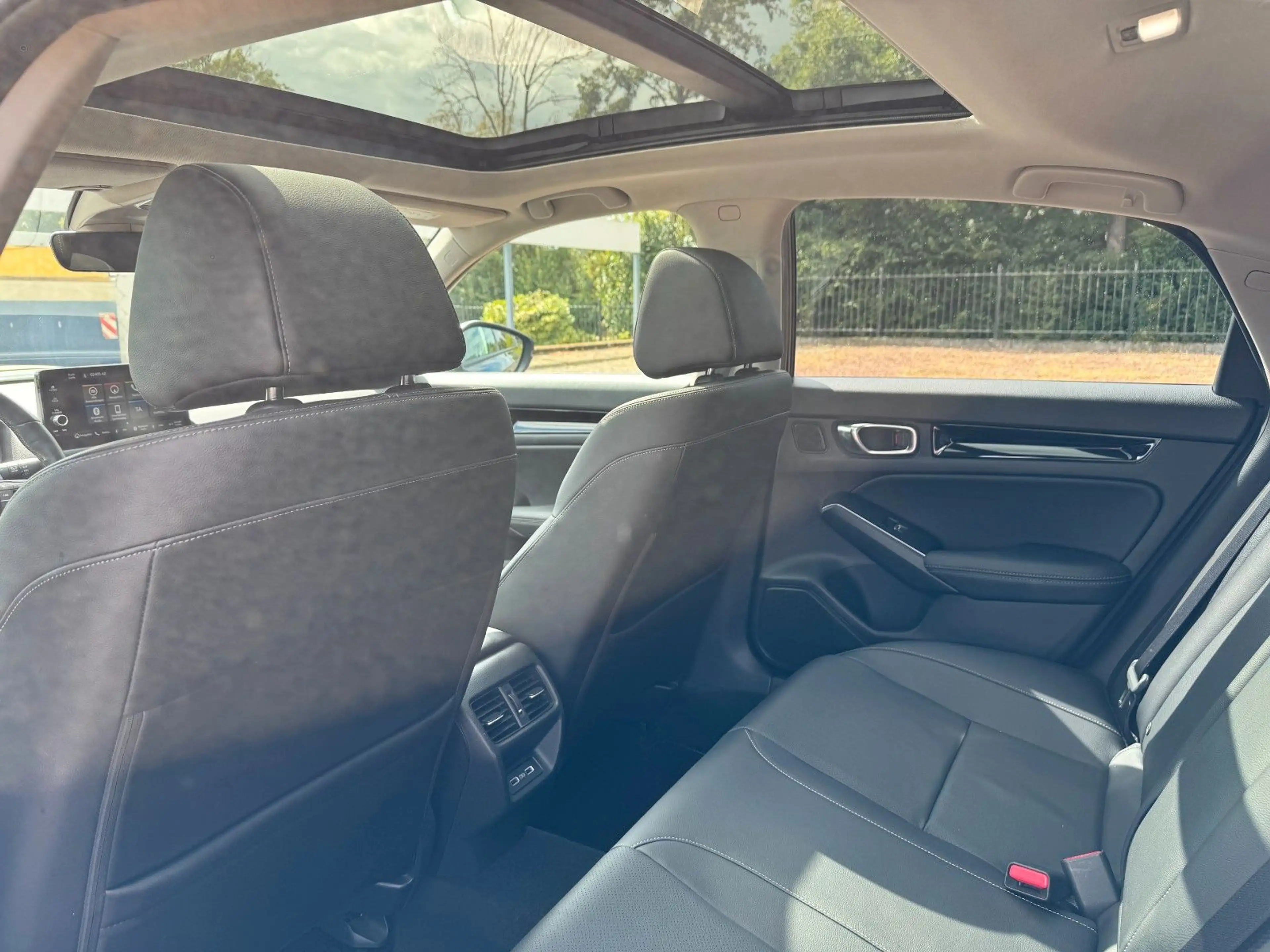 Honda Civic e:HEV 2.0 i-MMD Hybrid Advance — photo 12
