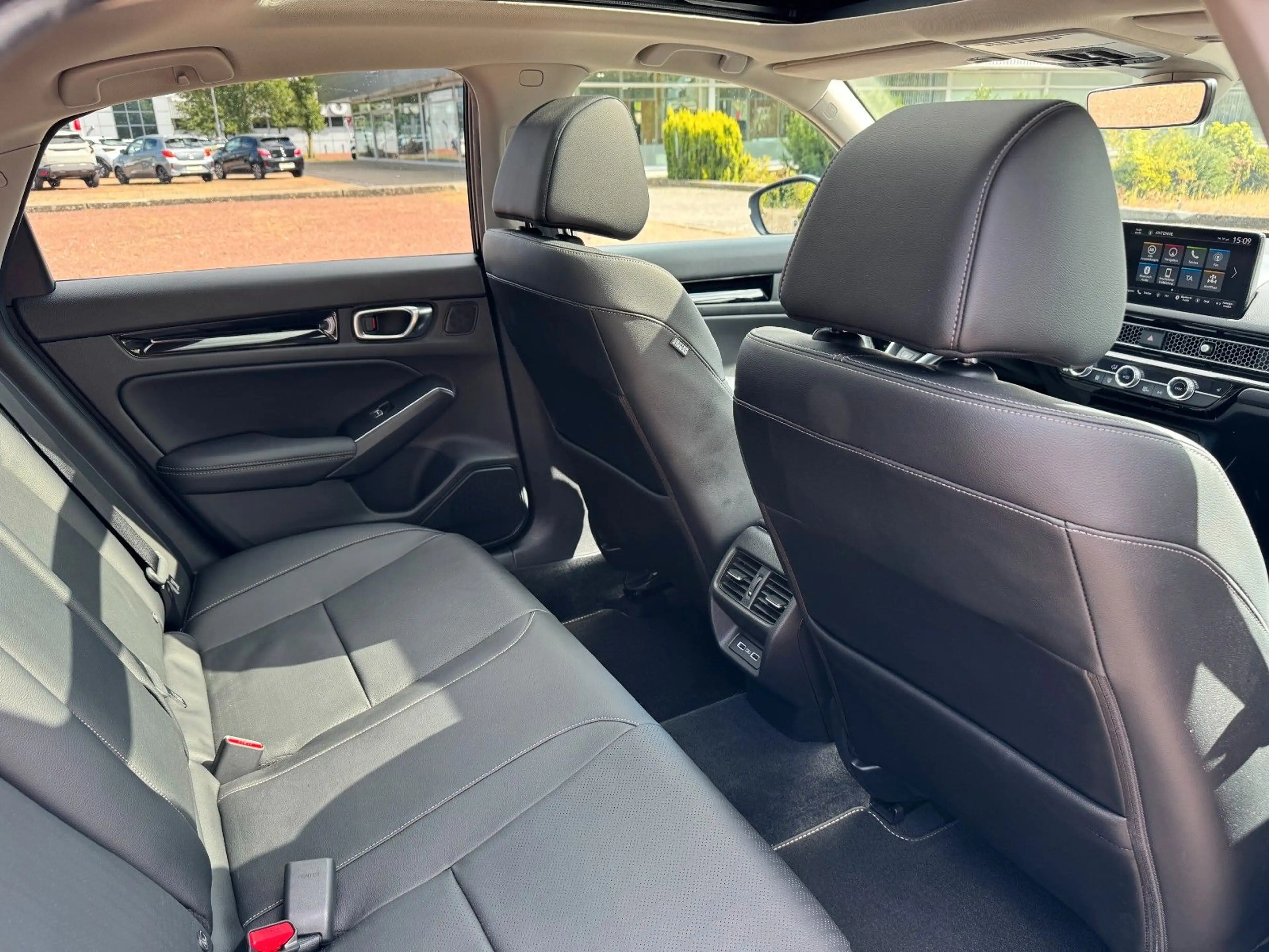 Honda Civic e:HEV 2.0 i-MMD Hybrid Advance — photo 13