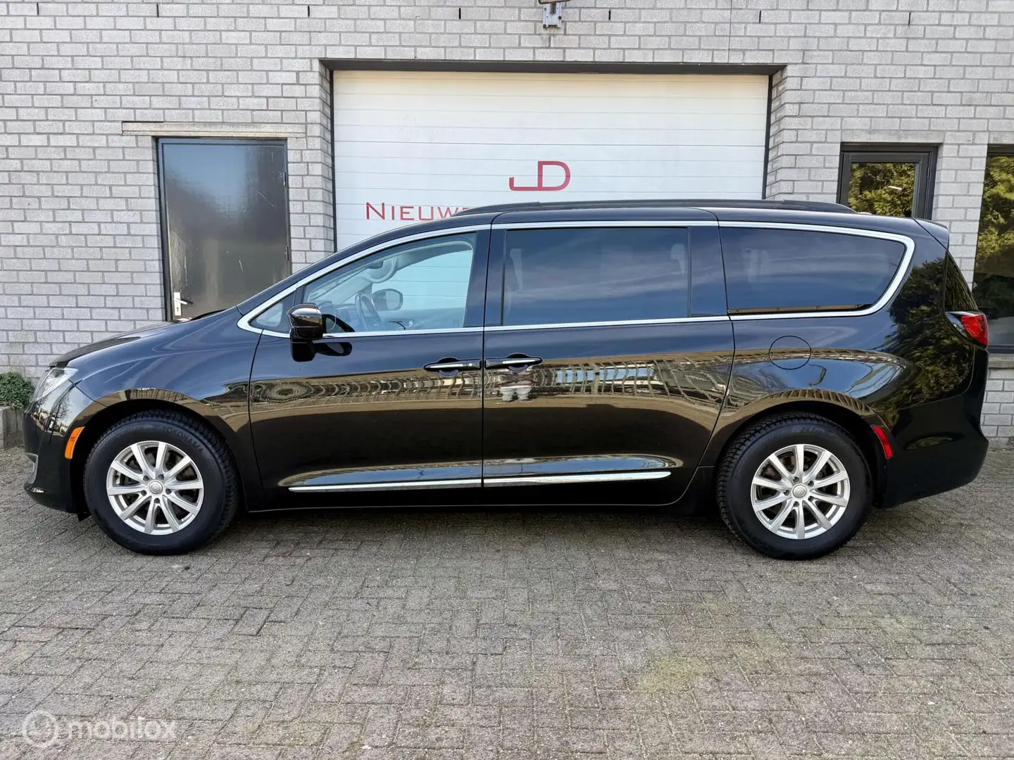 Chrysler Pacifica 3.6 V6, 7 pers, leder, navi, 119.394km! Schwarz - 2