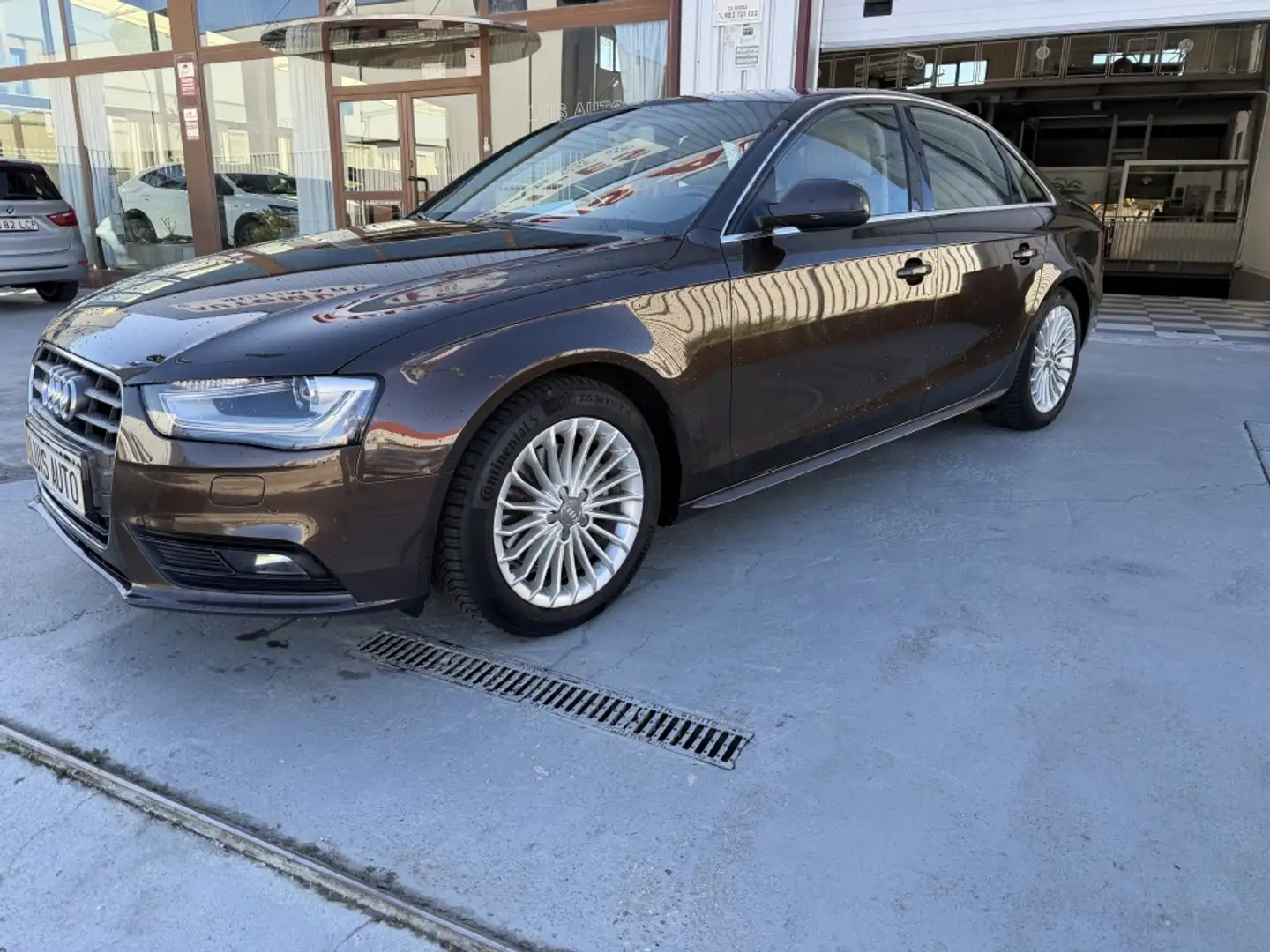 Audi A4 2.0TDI S line edition Multitronic DPF 143 Gris - 1