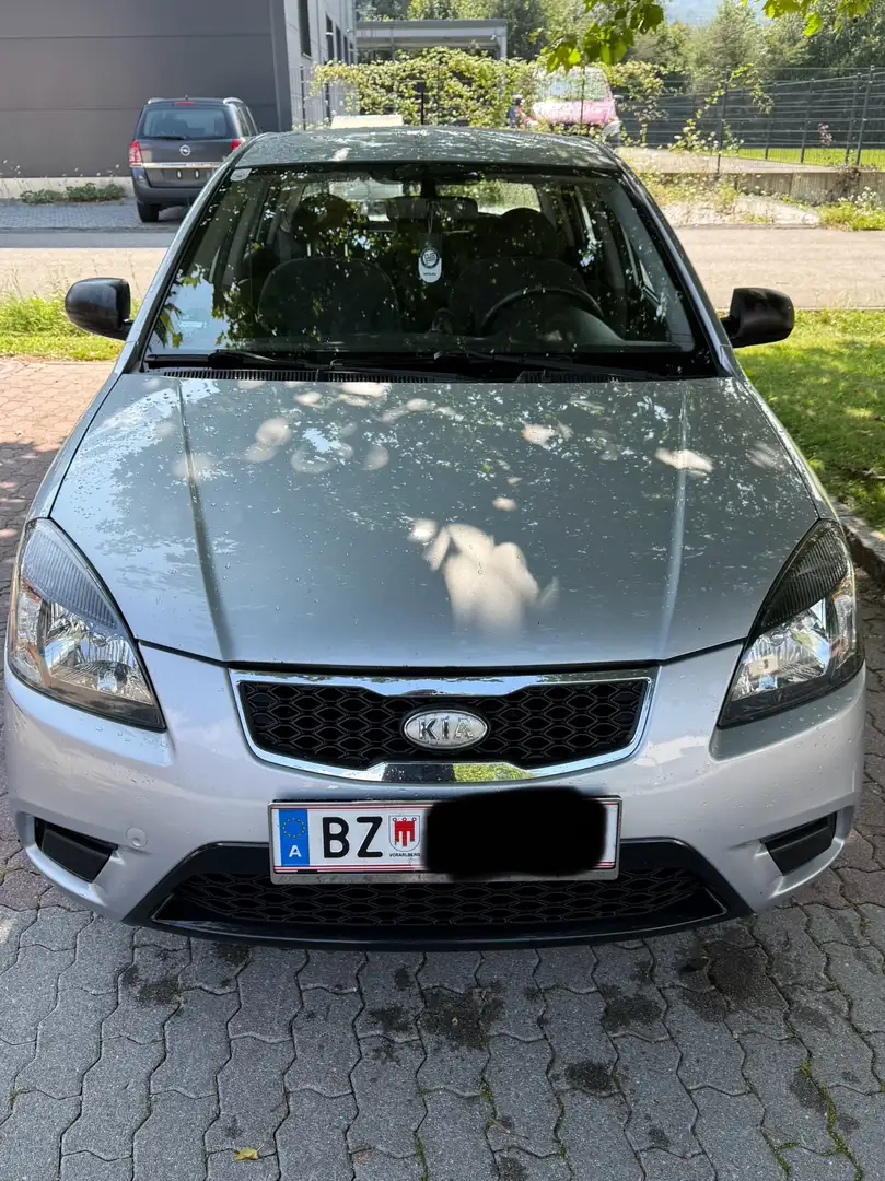 Kia Rio 1,4i Stříbrná - 1