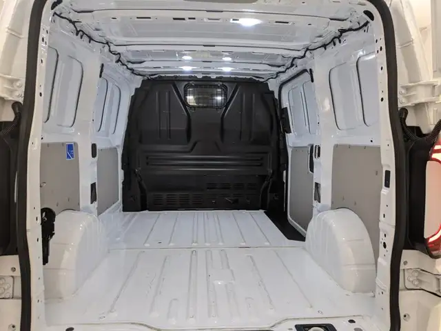 Volkswagen Transporter view 8