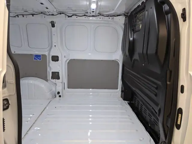 Volkswagen Transporter view 9