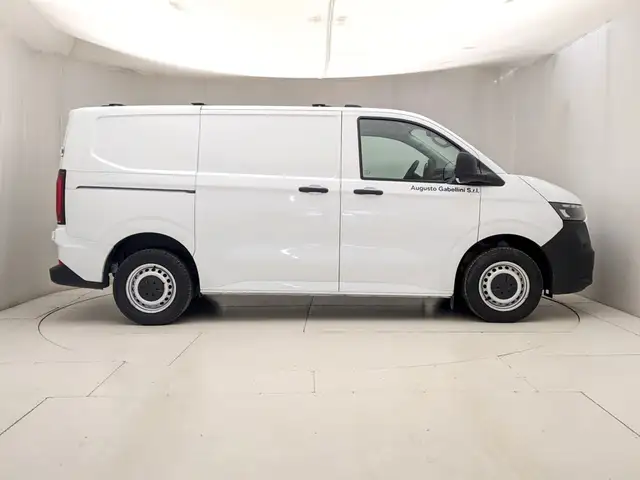 Volkswagen Transporter view 3