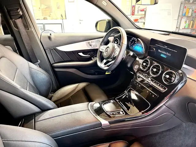 Mercedes-Benz 220 view 7