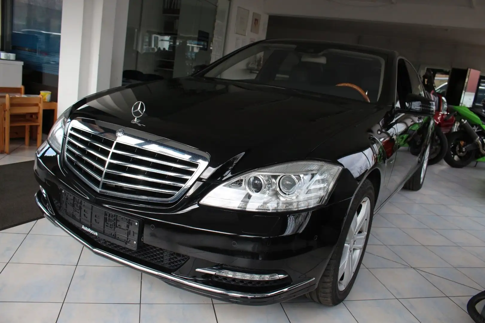 Mercedes-Benz S 500 Lim.*Glasdach*Sitzbel*Komfortsitze*Softclo Black - 2