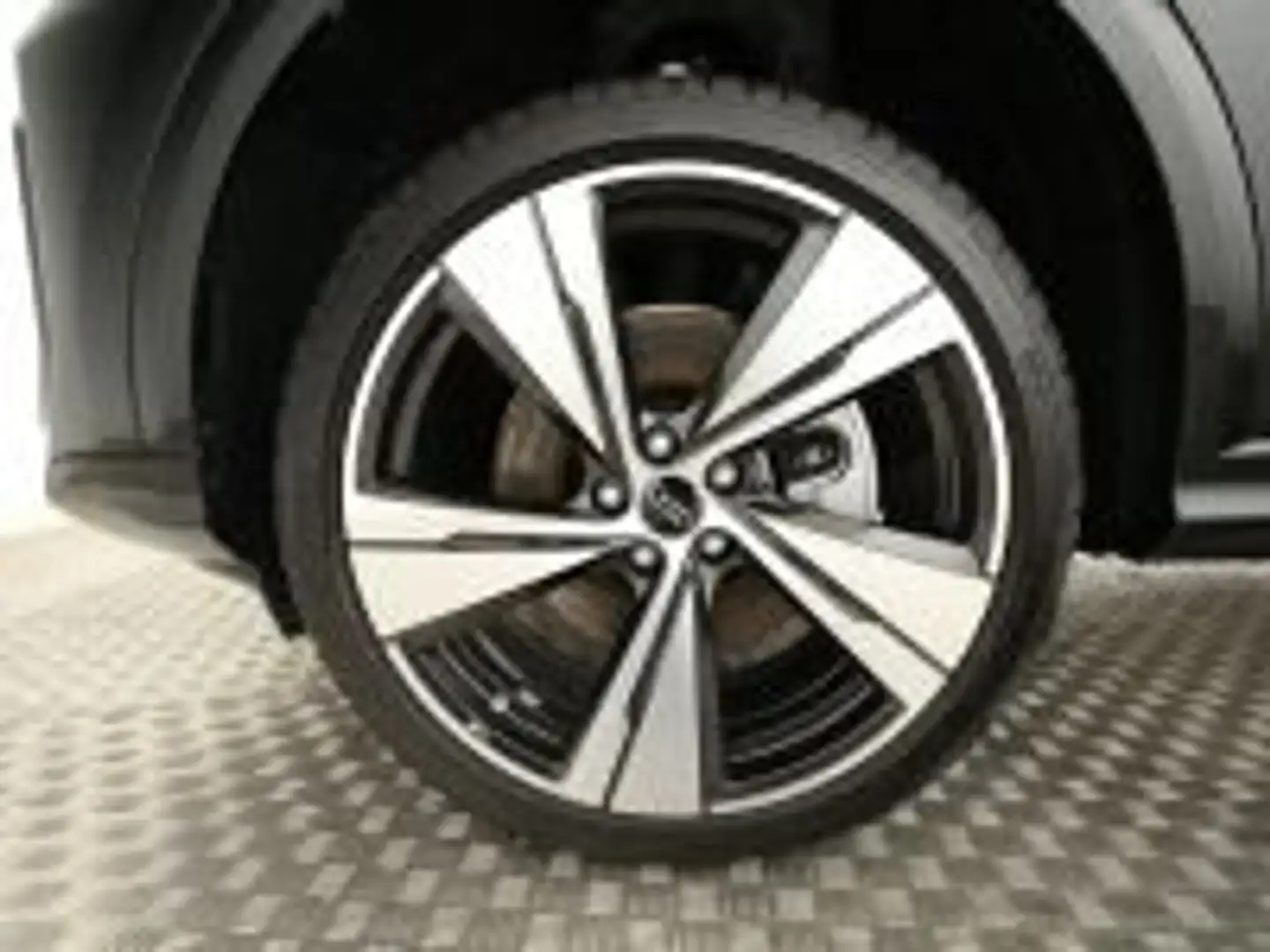 Audi Q5 TDI 150 KW Quatt S-Tronic EDITION ONE List.95.975 Schwarz - 2