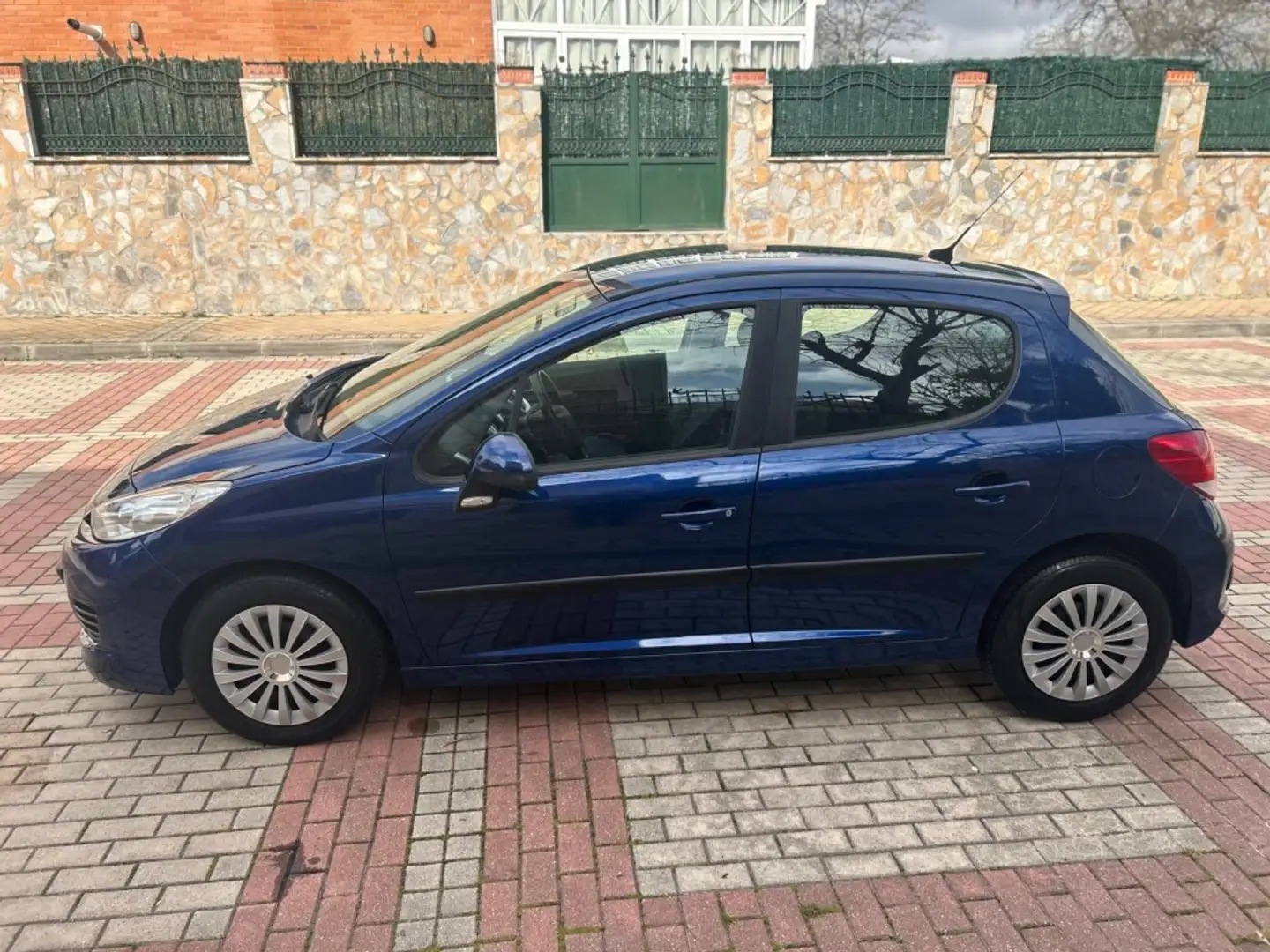 Peugeot 207 1.4i Confort Azul - 2