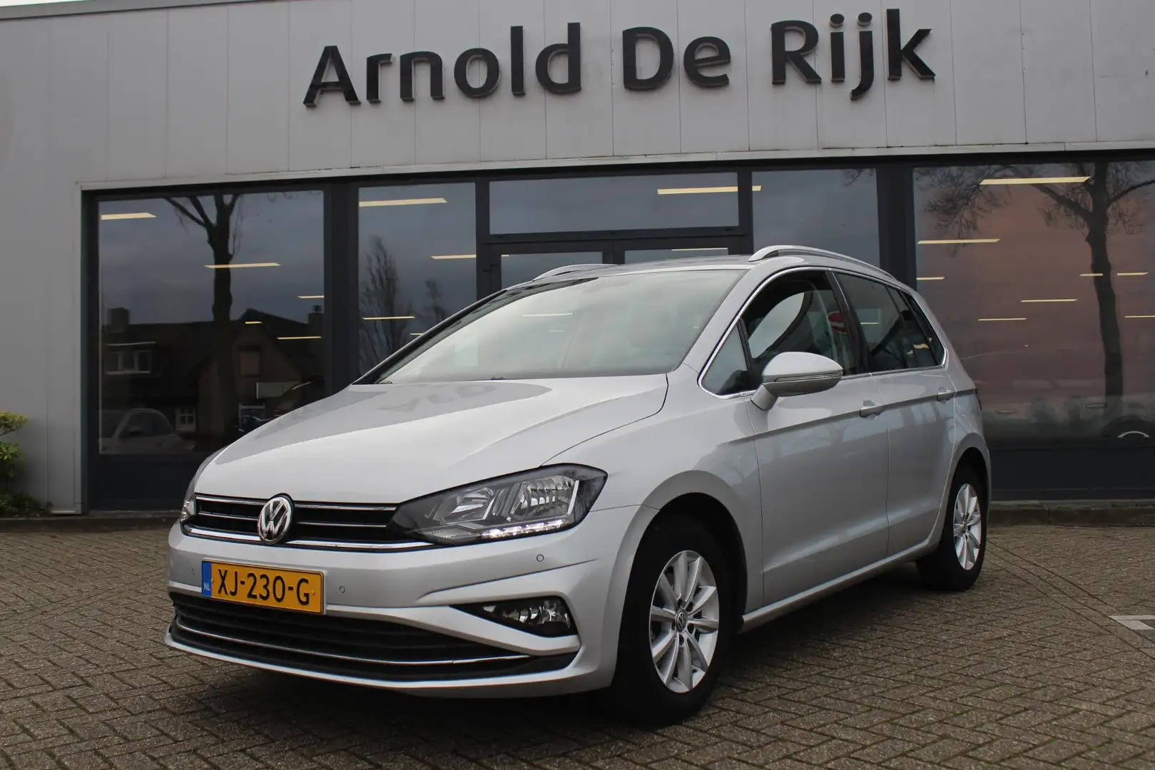 Volkswagen Golf Sportsvan 1.0 TSI Highline Grijs - 1